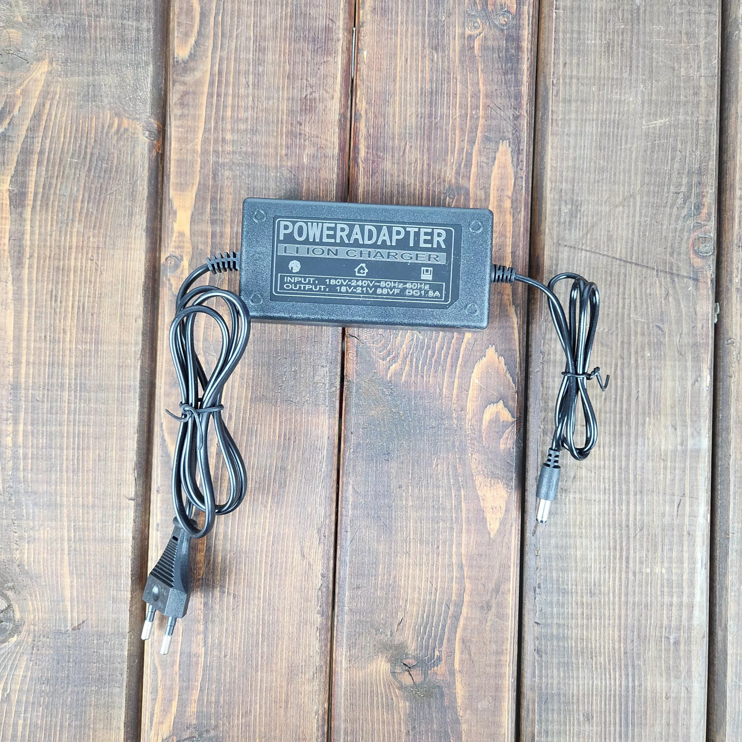 اره زنجیری شارژی صنعتی دی ال تی سی کد 1401 روغن کاری اتومات