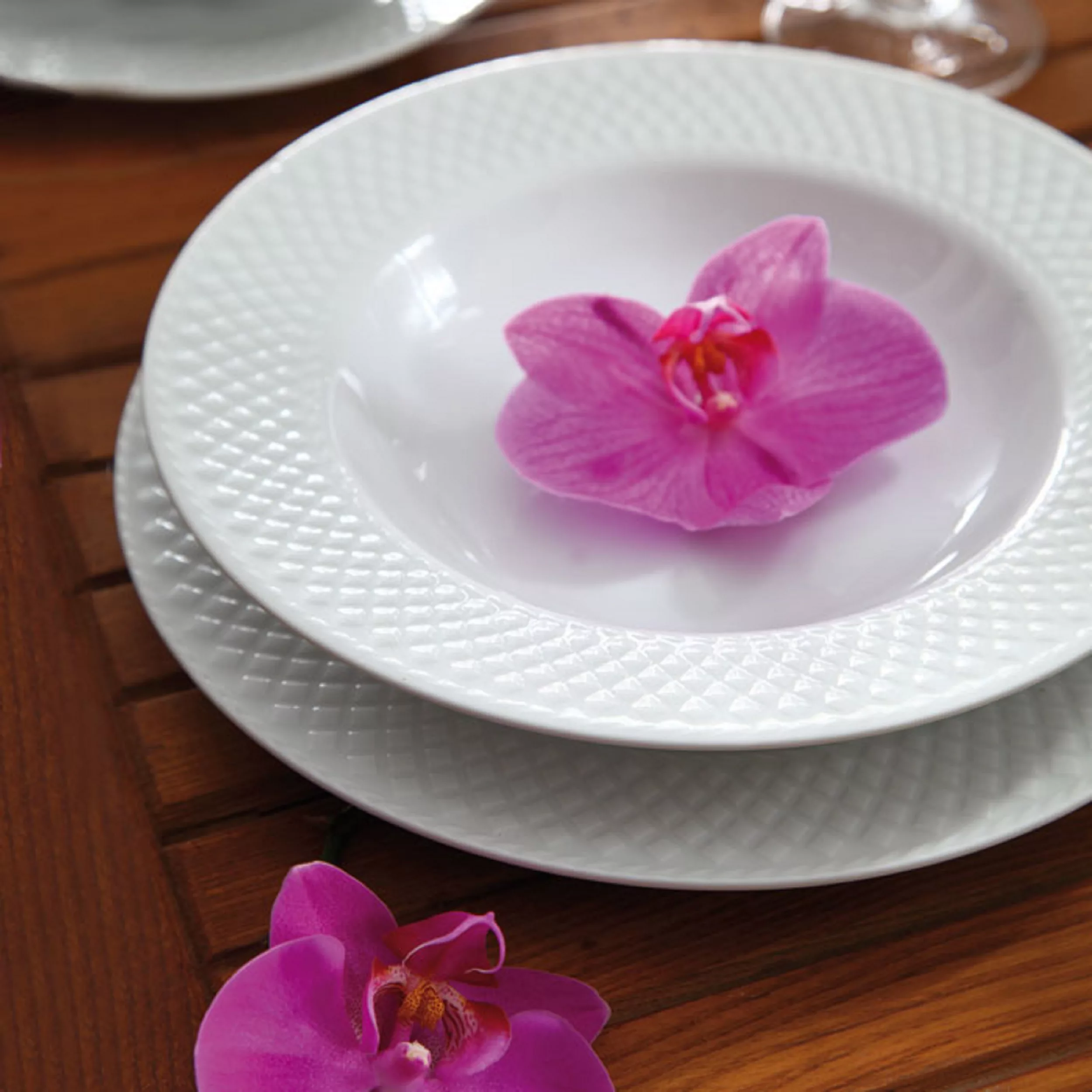 سرویس غذاخوری 28 پارچه 6 نفر چینی زرین ایران مدل رادیانس سفید درجه 3