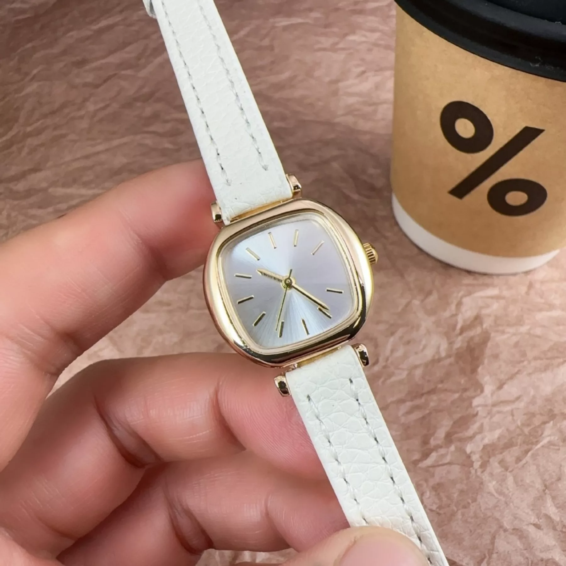 ساعت مچی عقربه‌ای کوارتز زنانه مدل مینیمال کلاسیک بند چرم کد 2