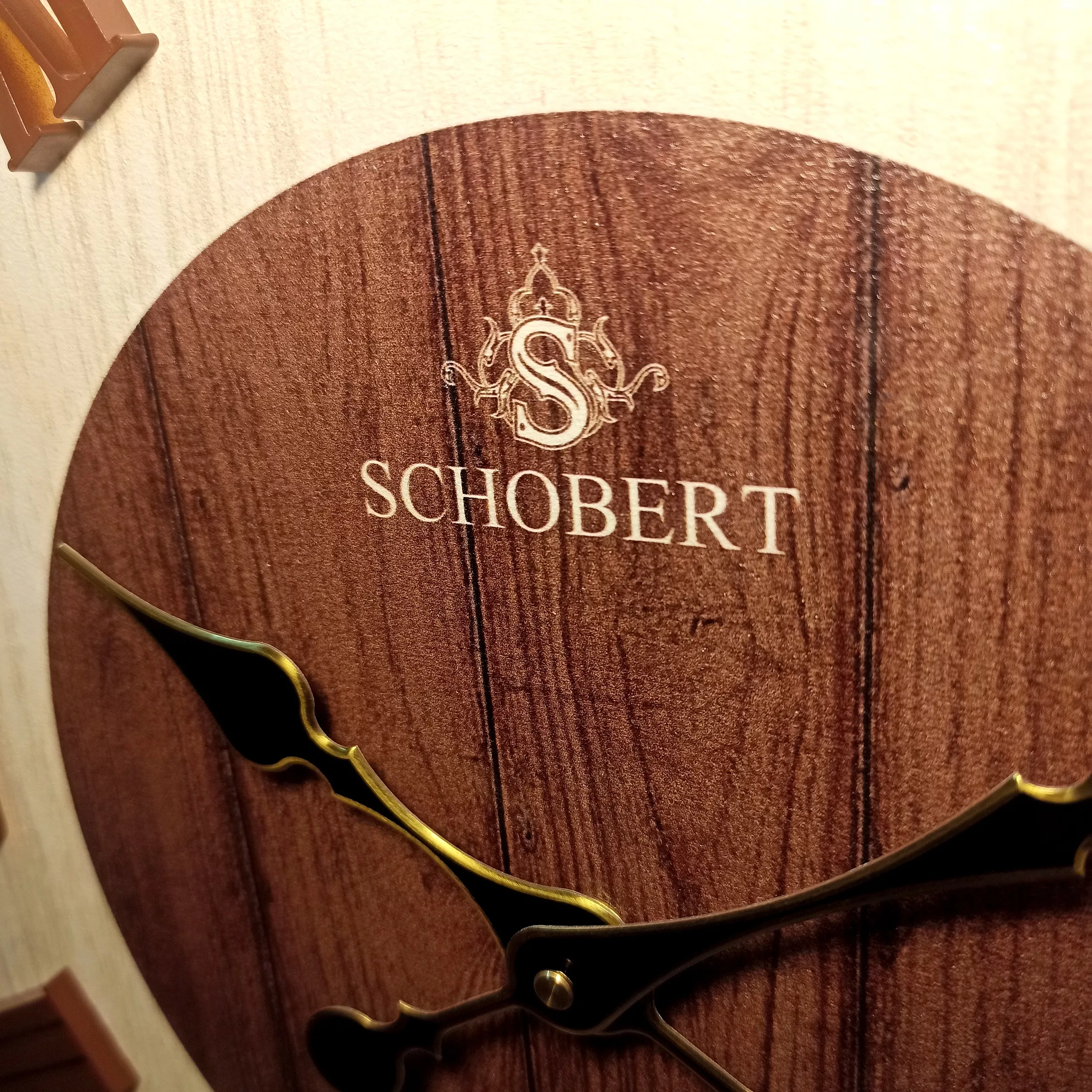 ساعت دیواری شوبرت مدل 6901