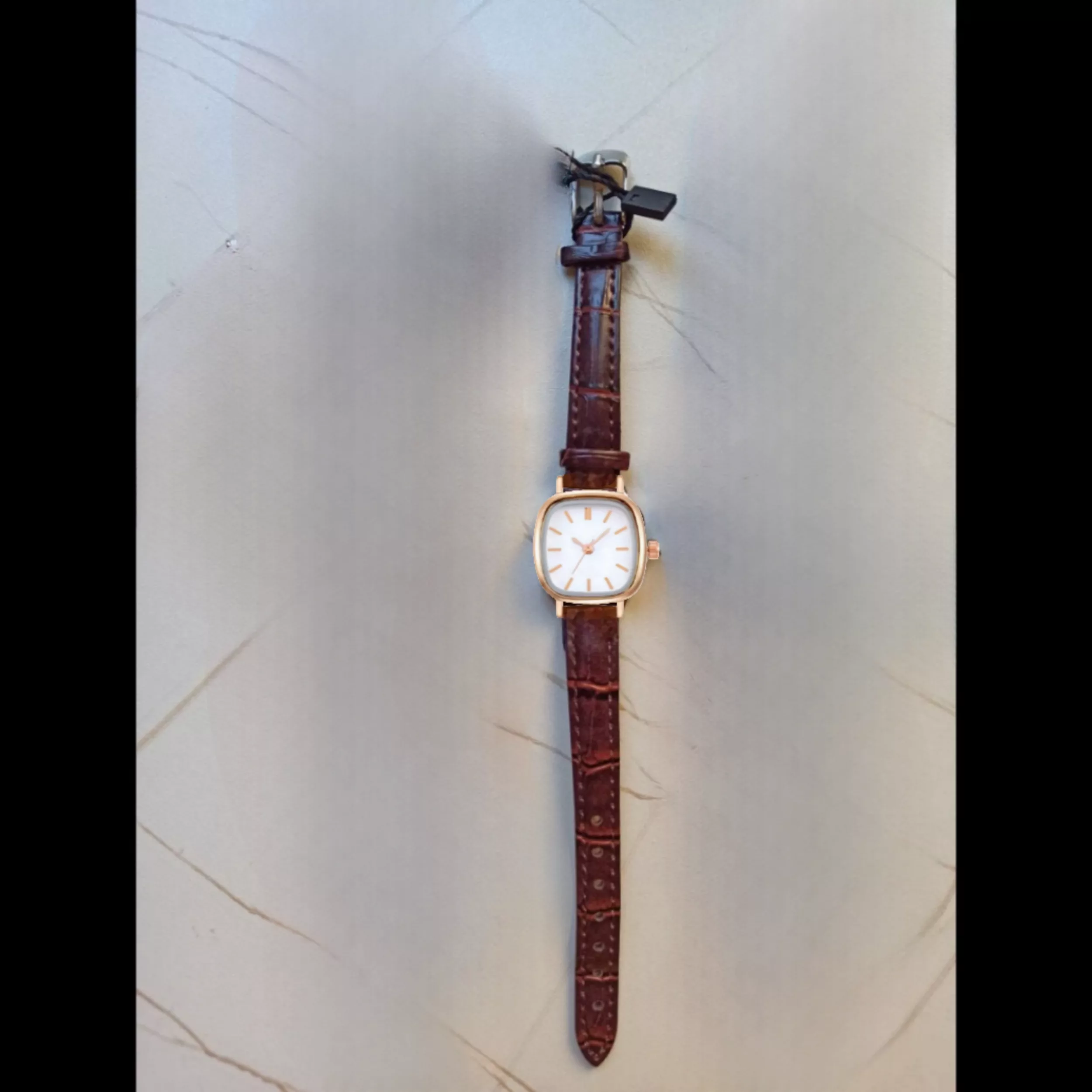 ساعت مچی عقربه‌ای کوارتز زنانه مدل مینیمال اسپرت بند چرم کد v2