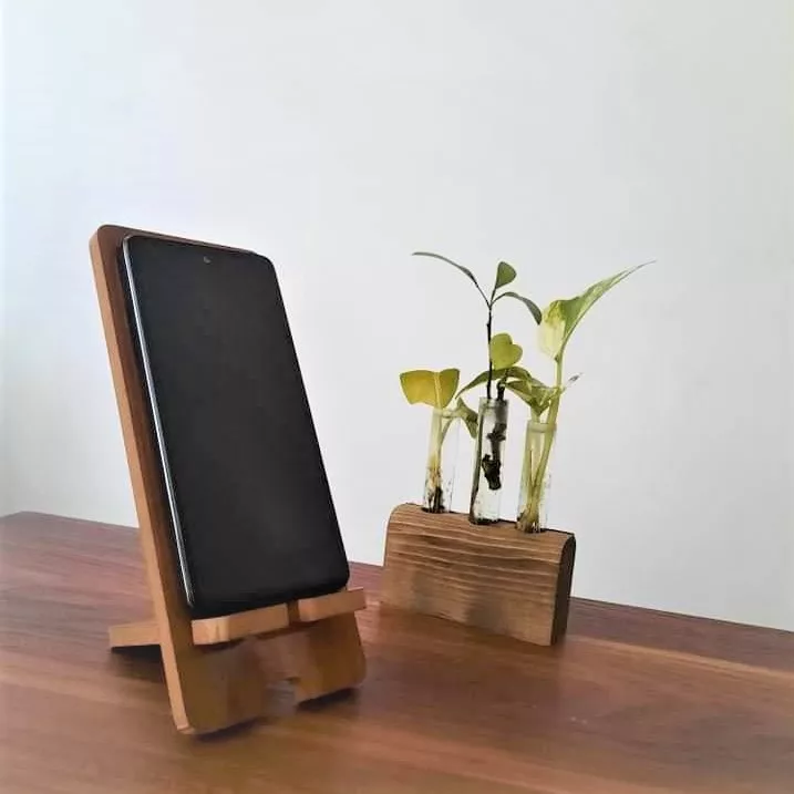 نگهدارنده گوشی موبایل مدل روز معلم