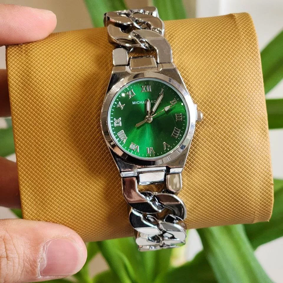 ساعت مچی عقربه‌ای کوارتز زنانه مدل زنجیری یونانی کد 108