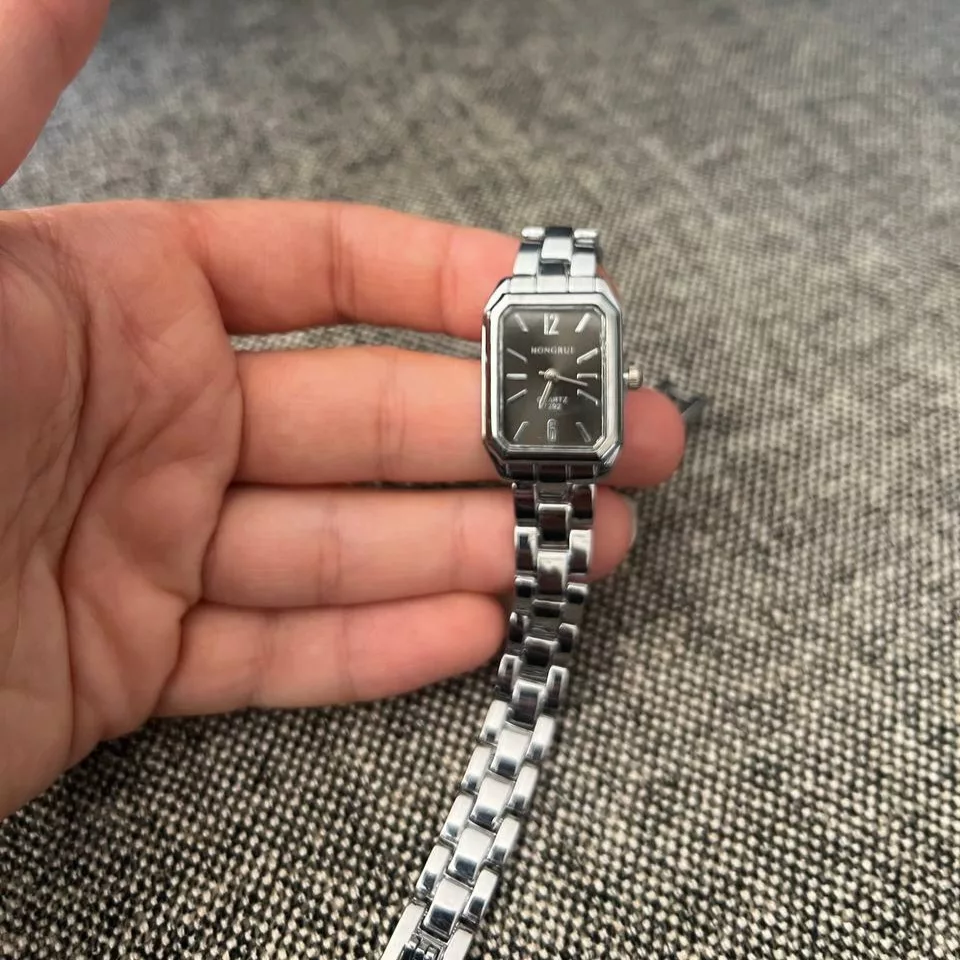 ساعت مچی عقربه‌ای مکانیکی زنانه مدل AT