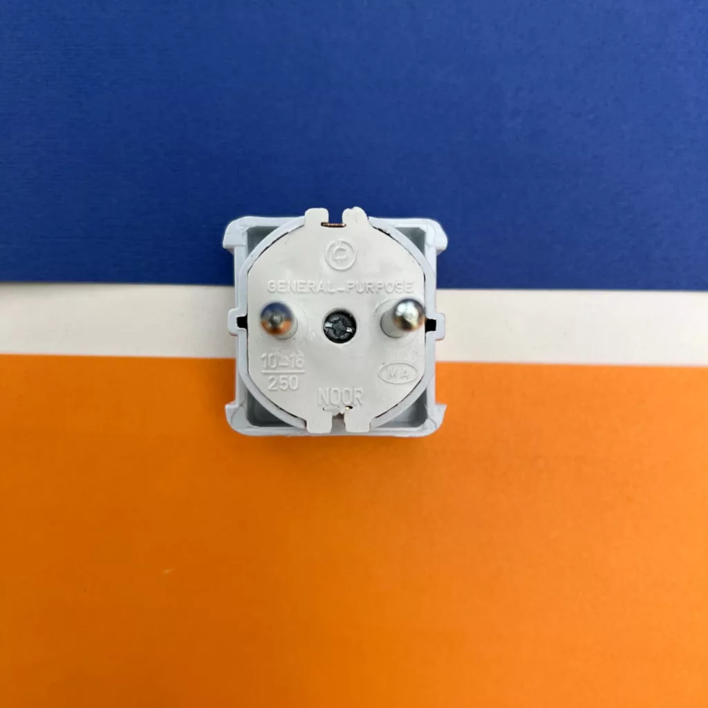 دوشاخه برق نور مدل ارتدار