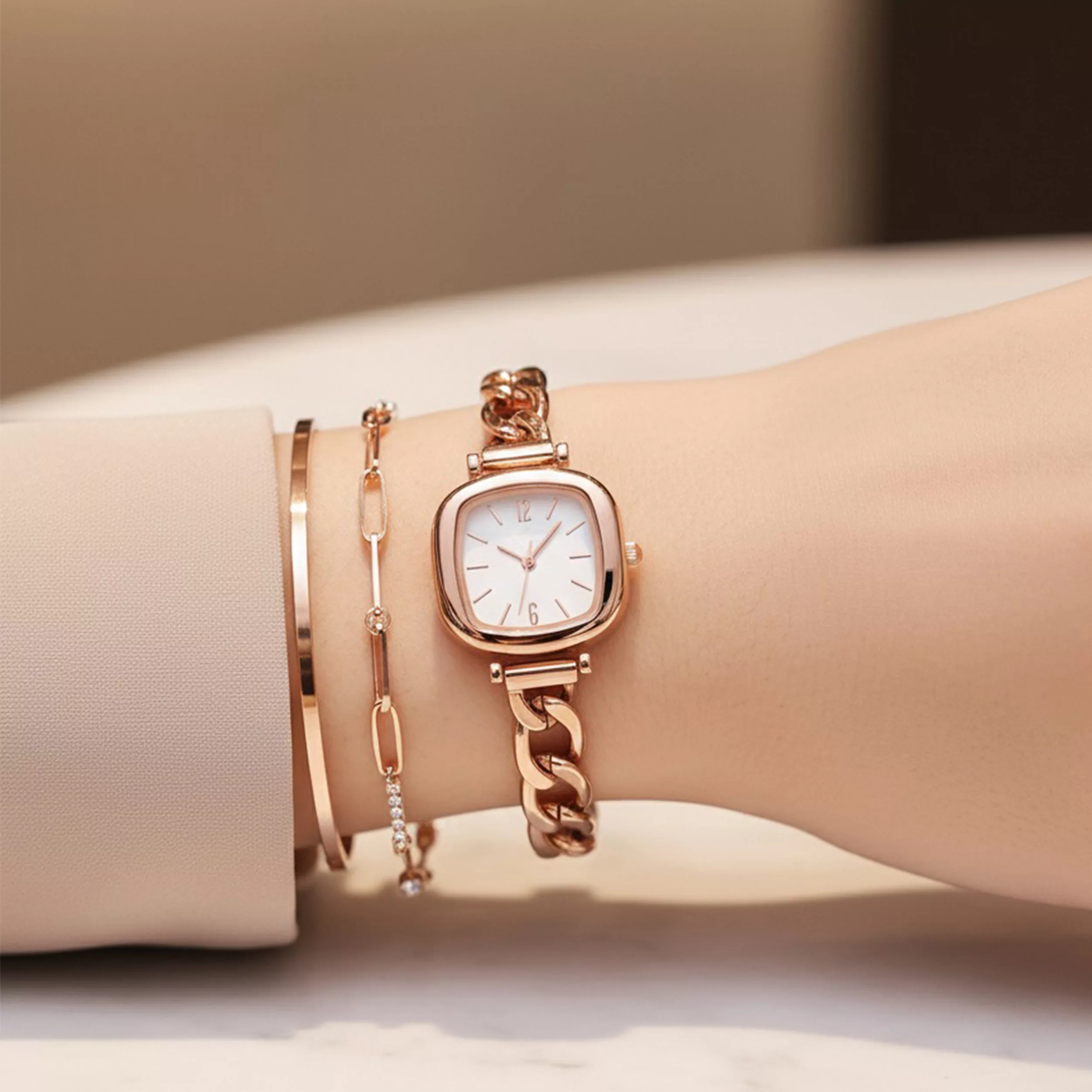 ساعت مچی عقربه‌ای کوارتز زنانه مدل زنجیری مینیمال 116C