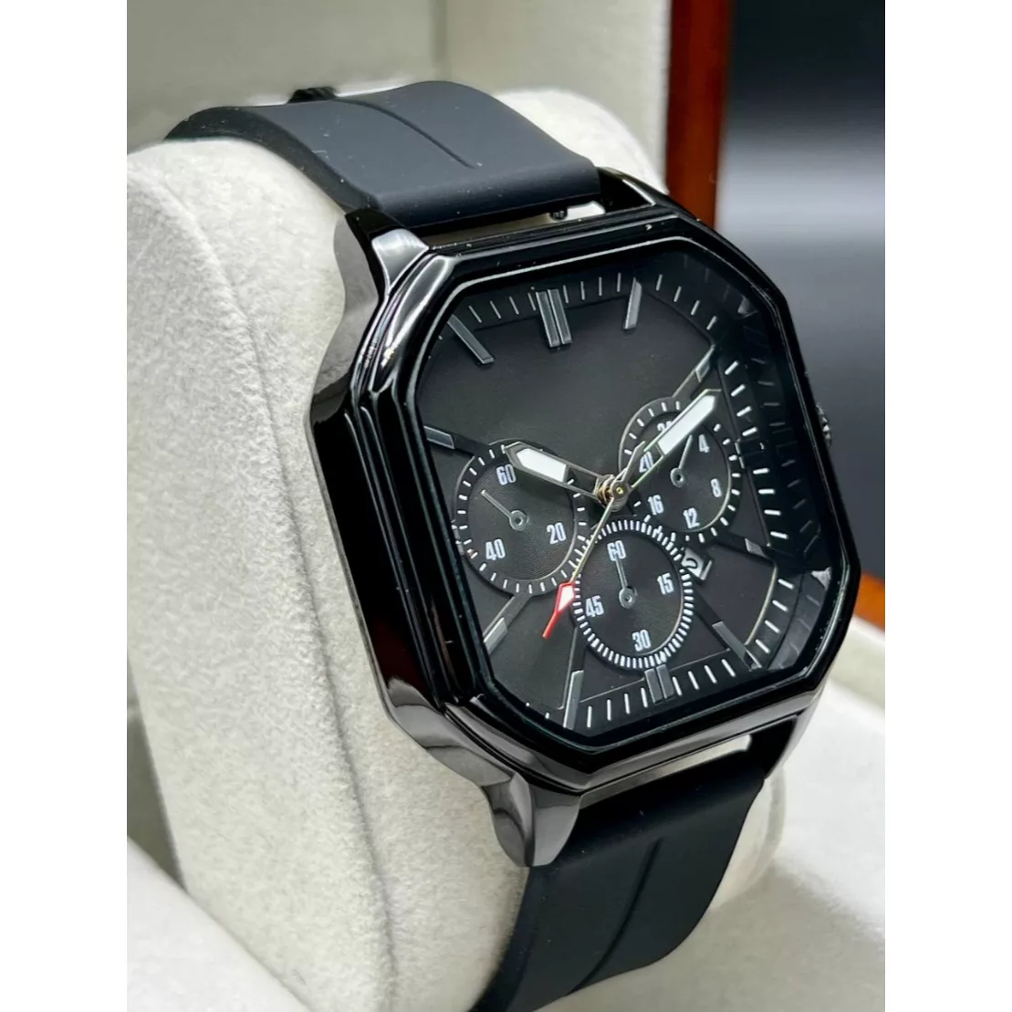 ساعت مچی عقربه ای مدل تک موتوره کد 1.3