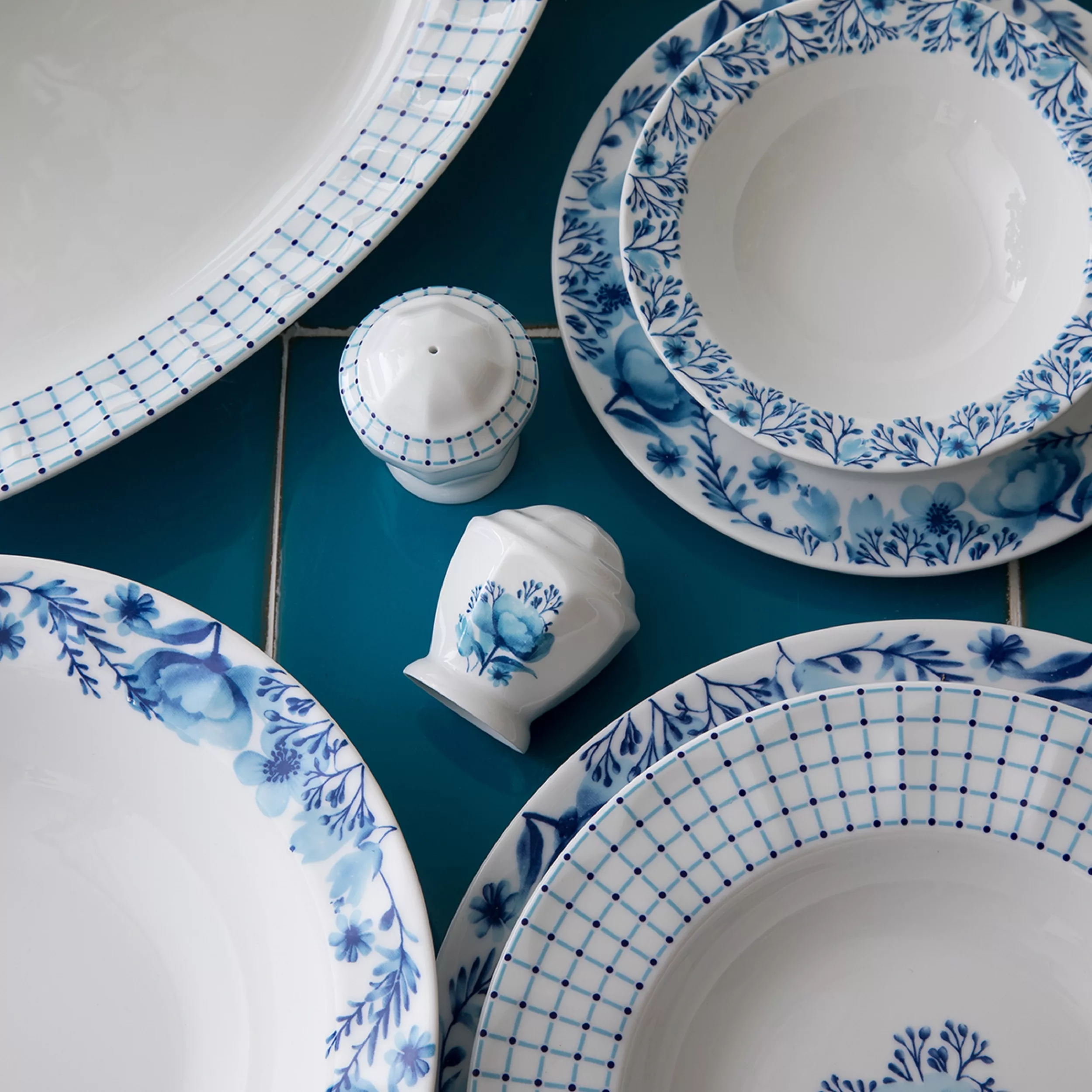 سرویس غذاخوری 29 پارچه 6 نفر چینی زرین ایران مدل نئوکلاسیک آراگل درجه یک