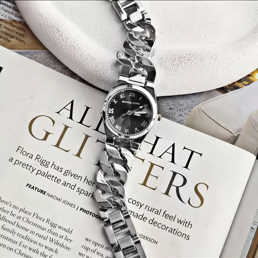 ساعت مچی عقربه‌ای کوارتز زنانه مدل زنجیری یونانی کد 106