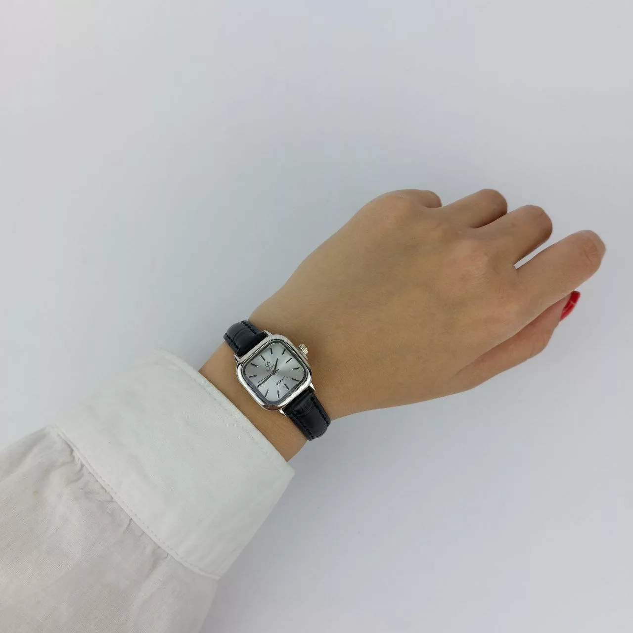 ساعت مچی عقربه‌ای کوارتز زنانه فلورا مدل صفحه چهارگوش کلاسیک کد FL-102