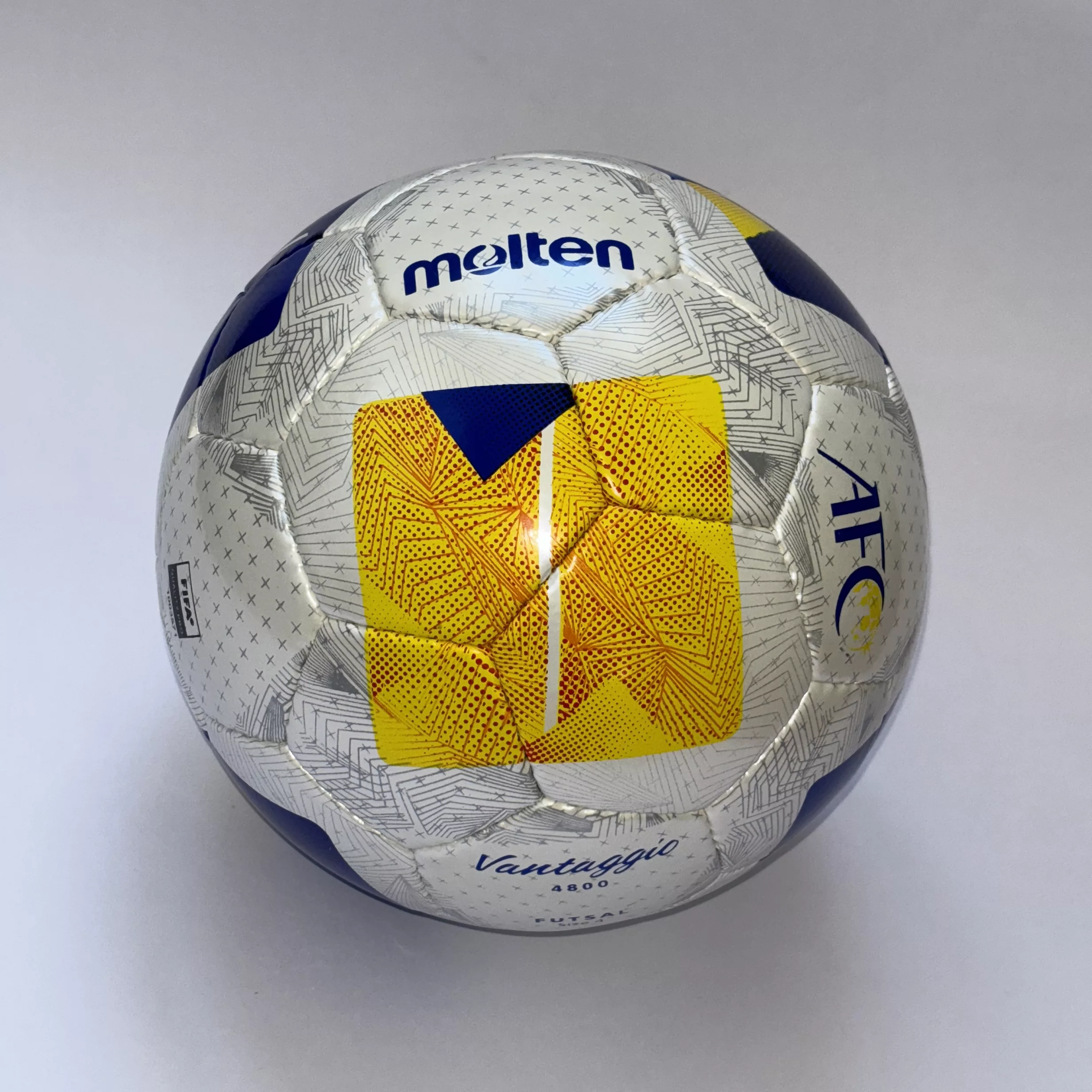 توپ فوتسال مولتن مدل Vantaggio 4800 سایز 4
