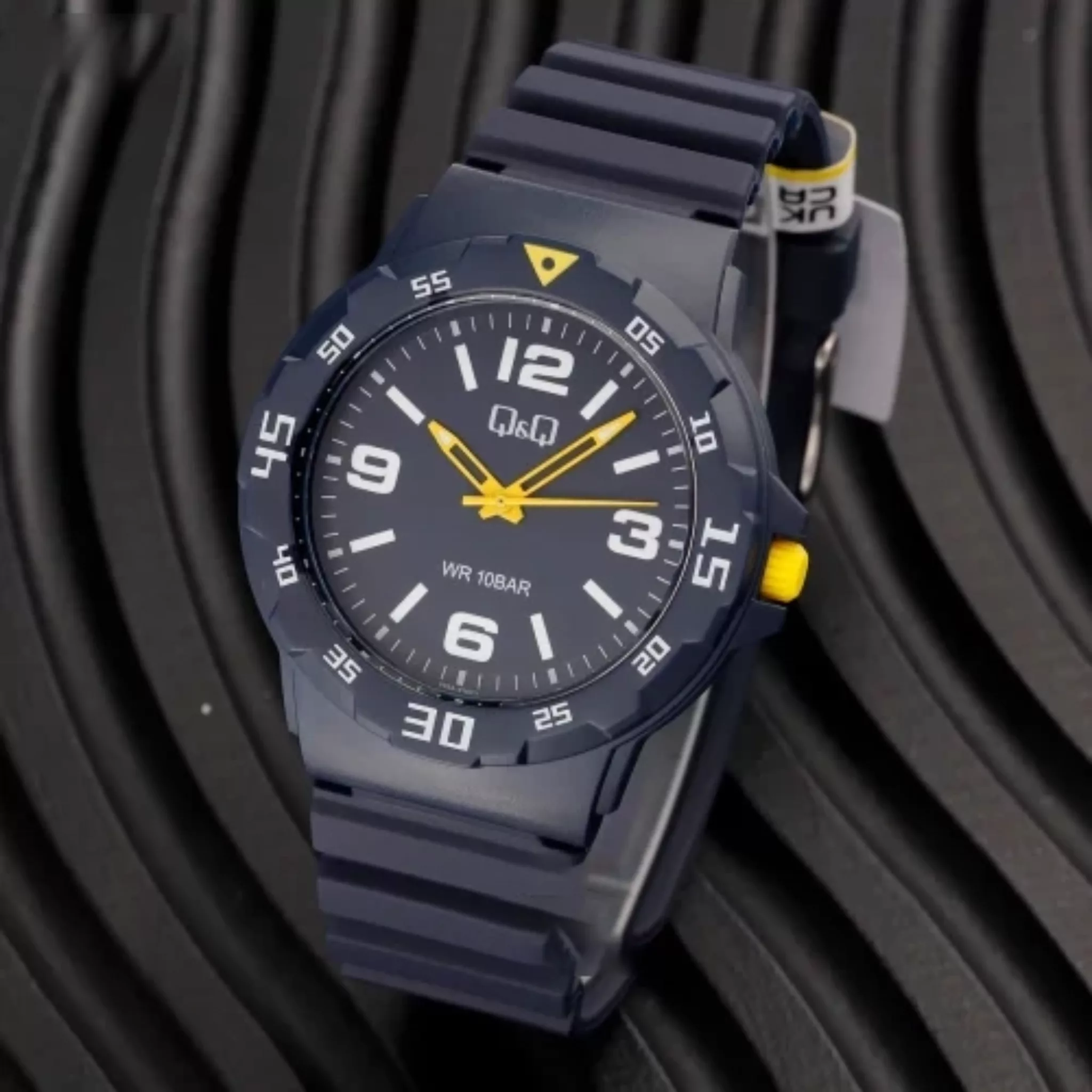 ساعت مچی عقربه‌ای کوارتز کیو اند کیو مدل v02a-016v