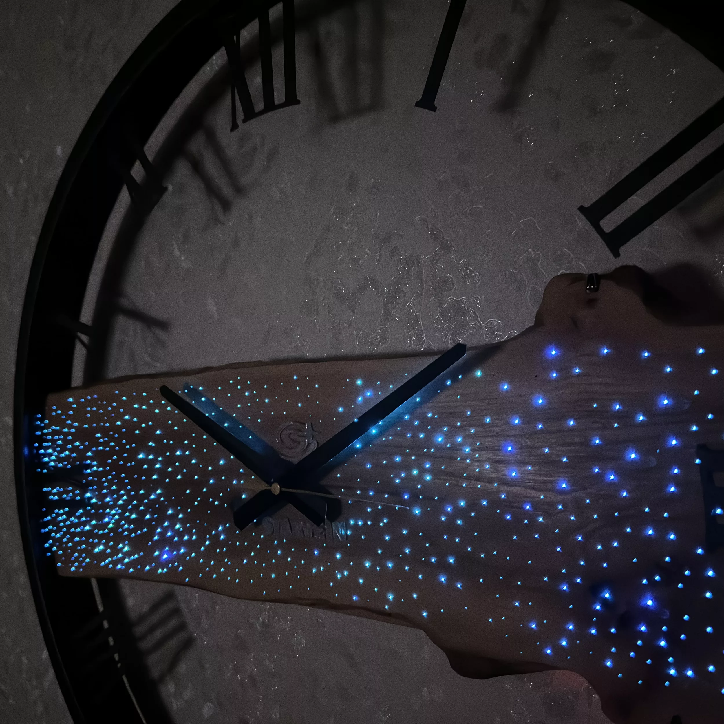 ساعت دیواری روستیک مدل کهکشانی