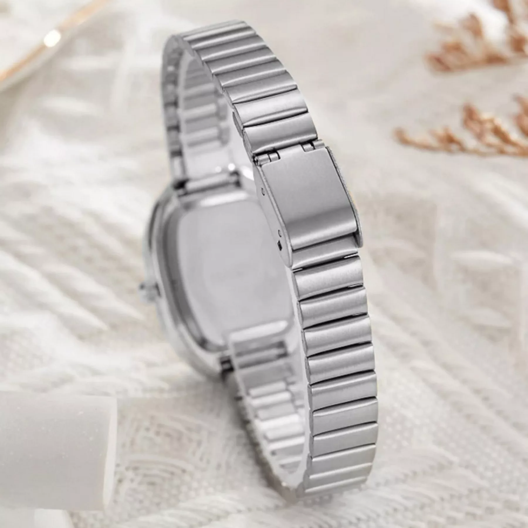 ساعت مچی عقربه ای زنانه مدل کلاسیک کژوال بند ریلی کد ۳