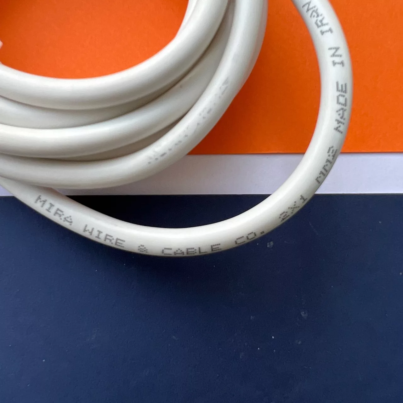 سیم سیار میرا مدل قفل‌دار طول 5 متر