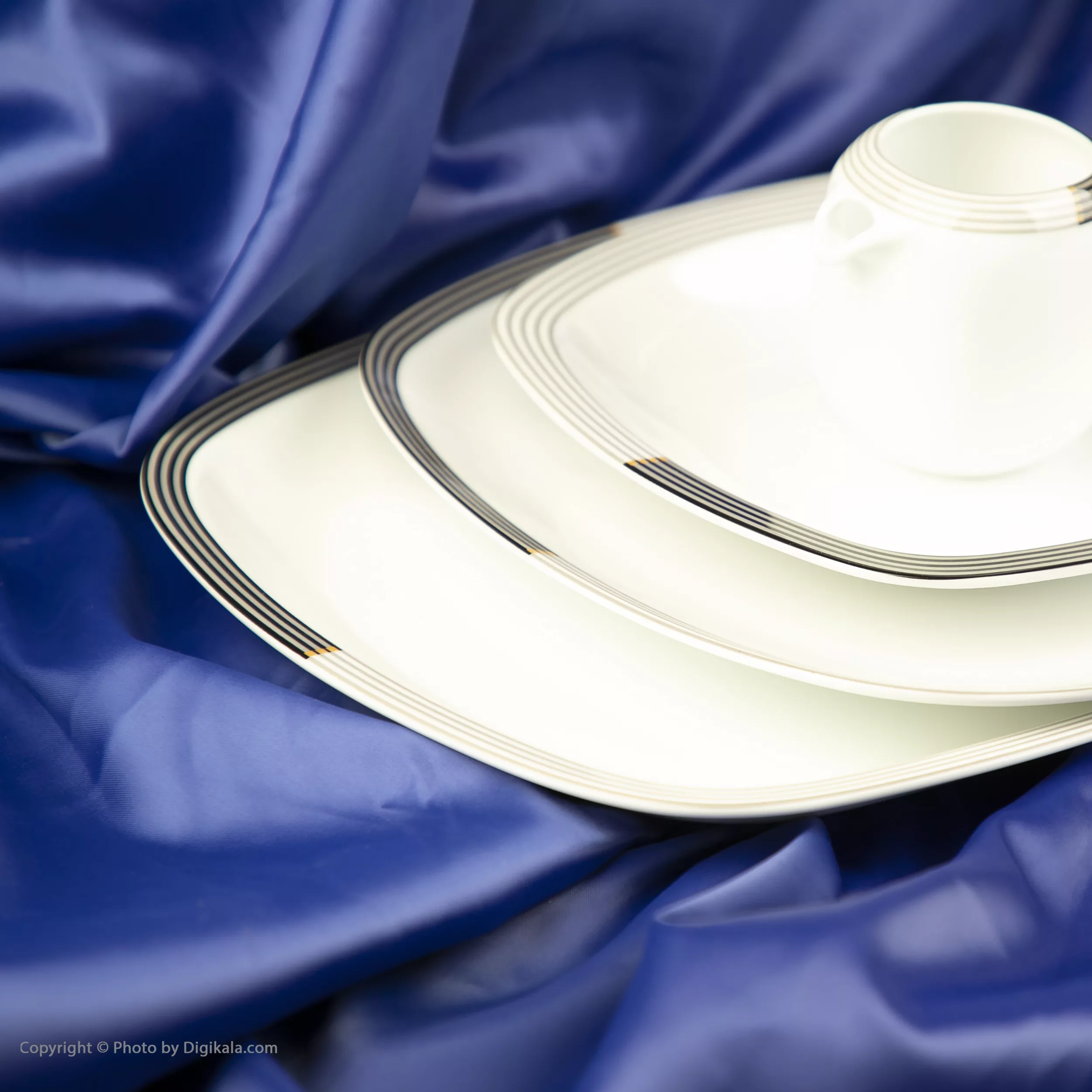 سرویس غذاخوری 98 پارچه چینی زرین ایران سری کواترو مدل وگاس اوریت درجه یک