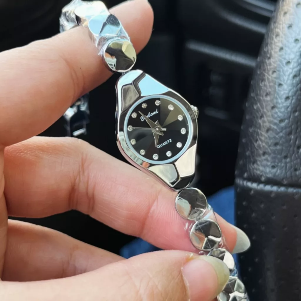 ساعت مچی عقربه‌ای کوارتز زنانه بین باند مدل لوکس اسپرت بند هندسی دستبندی کد ۲