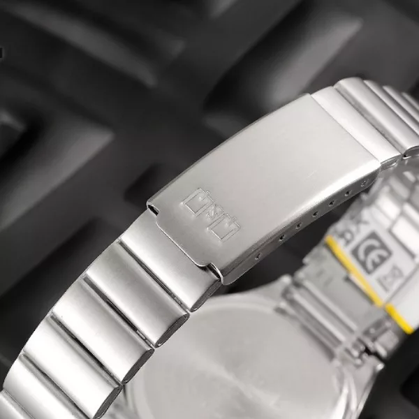 ساعت مچی عقربه‌ای زنانه کیو اند کیو مدل Q78b-001py