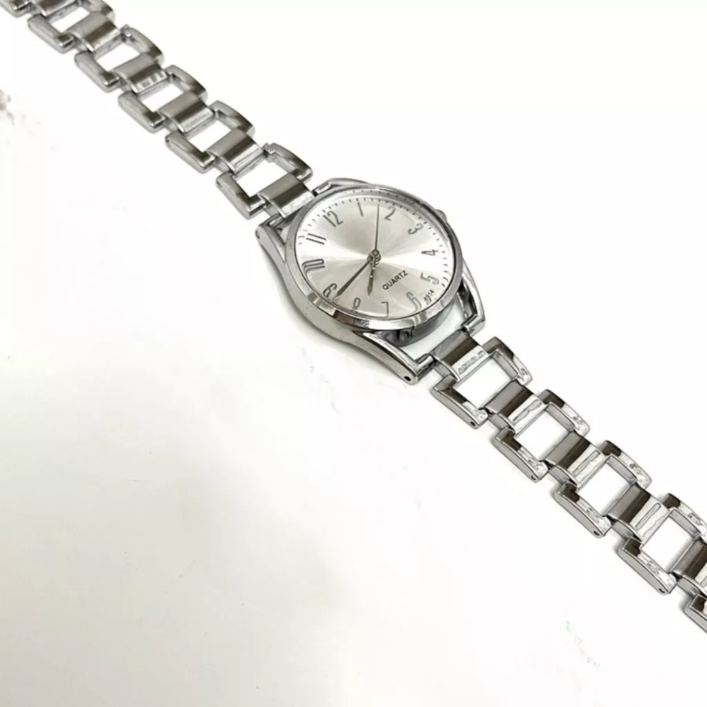 ساعت مچی عقربه‌ای کوارتز زنانه مدل مینیمال بند زنجیری دستبندی کد HO2