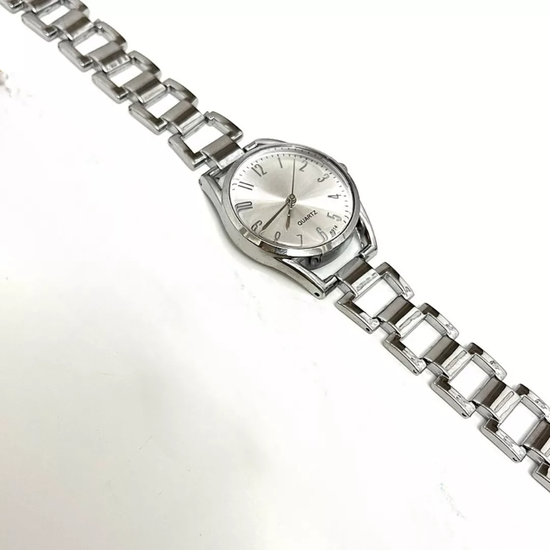 ساعت مچی عقربه‌ای کوارتز زنانه مدل مینیمال بند زنجیری دستبندی کد HO2