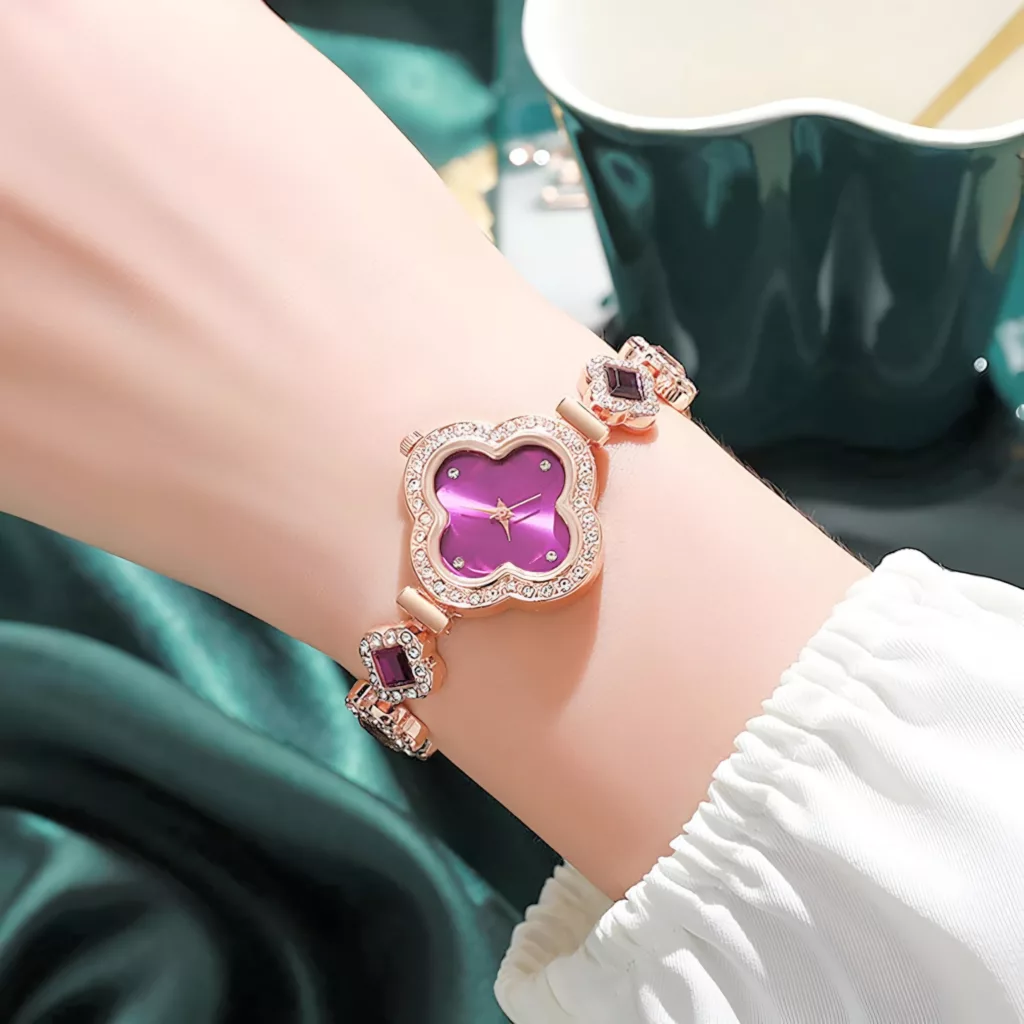 ساعت مچی عقربه ای زنانه مدل دستبندی نگین دار