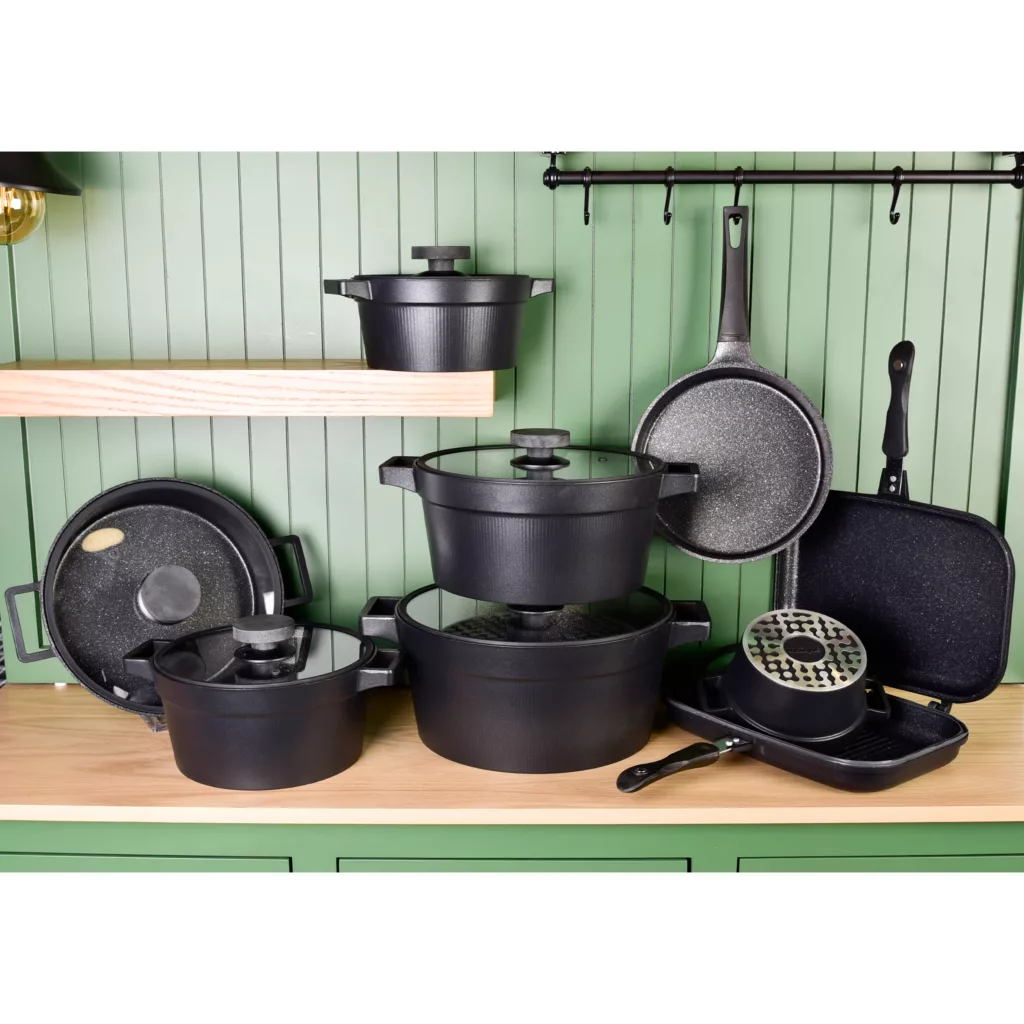 سرویس قابلمه و تابه 15 پارچه یونیک کد 8520