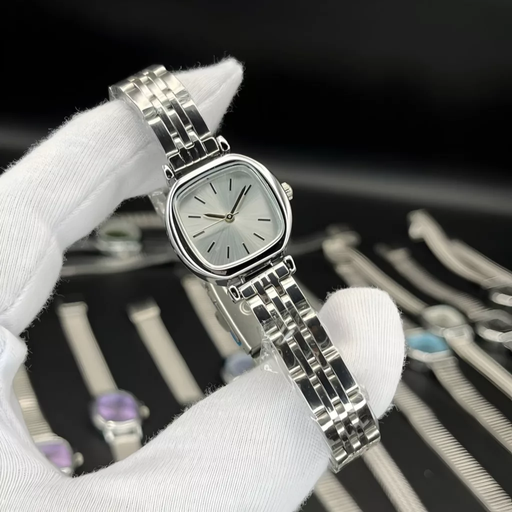 ساعت مچی عقربه‌ای کوارتز زنانه مدل کلاسیک مینیمال بند طرح بافت کد ۲