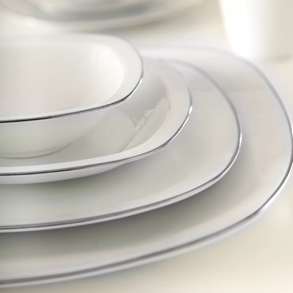 سرویس غذاخوری 98 پارچه چینی زرین ایران سری کواترو مدل سمن درجه یک