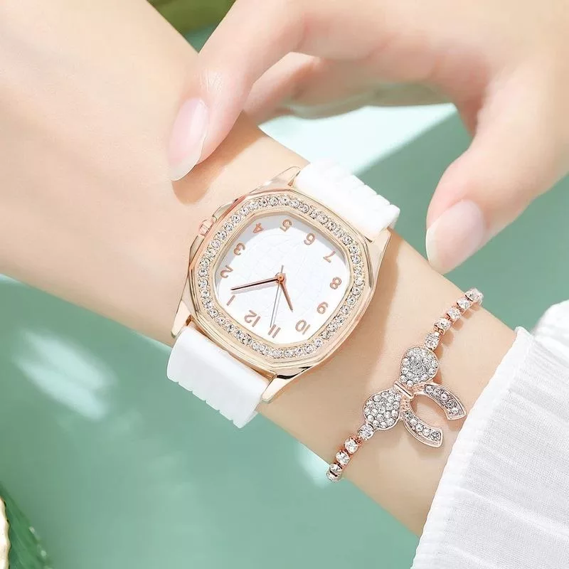 ساعت مچی عقربه ای زنانه مدل بولون 022