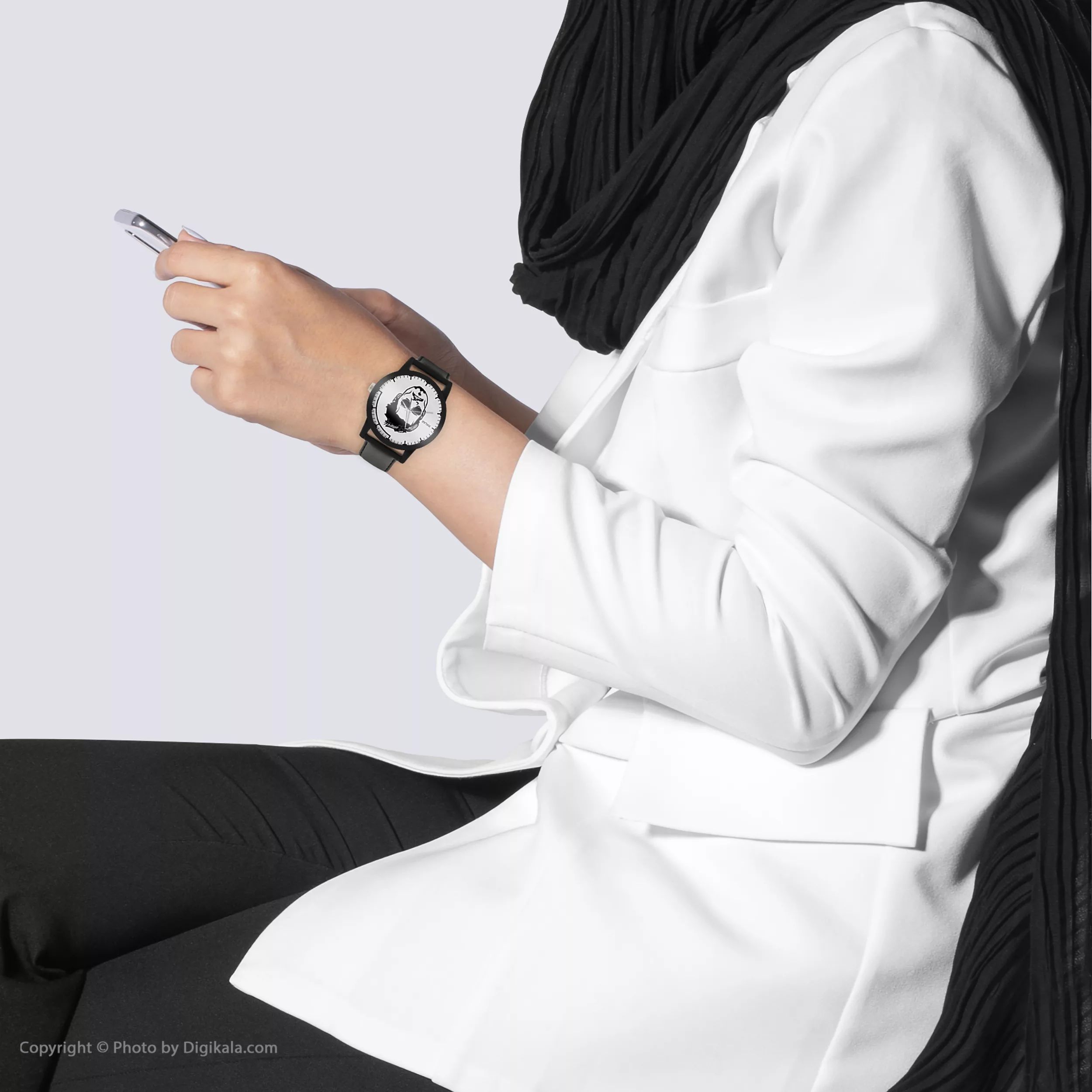 ساعت مچی عقربه ای والار طرح جانی دپ کد LF2425