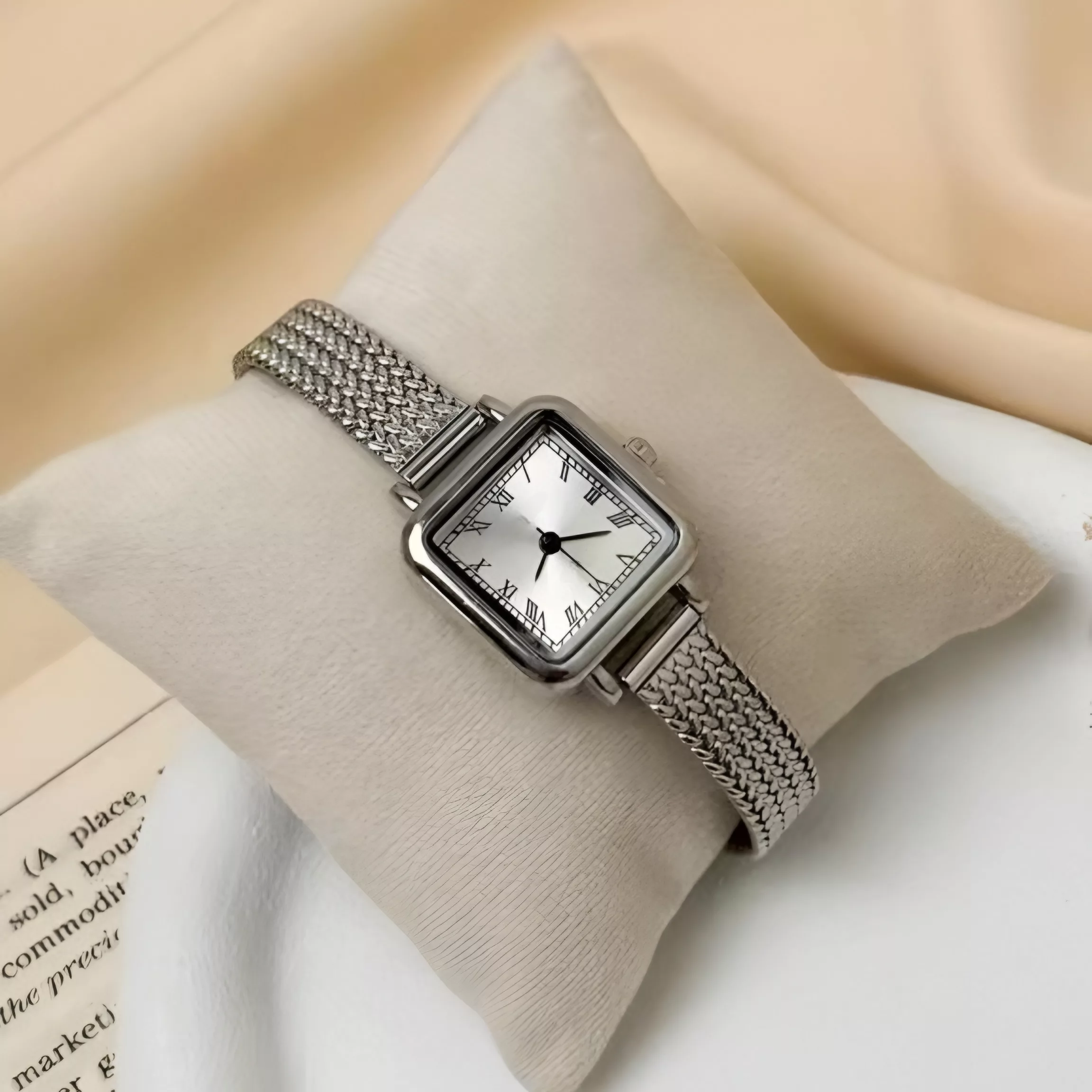 ساعت مچی عقربه‌ای کوارتز زنانه مدل اسپرت مینیمال بند استیل طرح بافت گندمی کد ۴