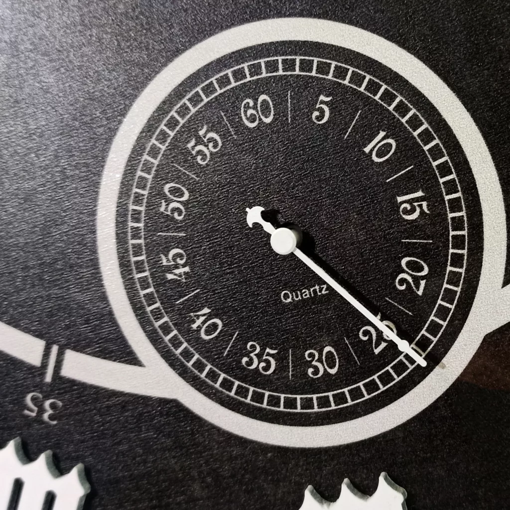 ساعت دیواری مدل گارنت کد 5250