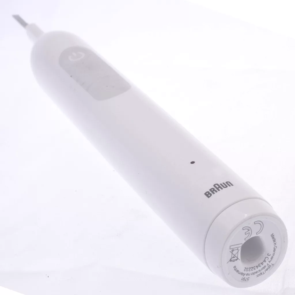 مسواک برقی براون مدل professional clean به همراه سری یدک