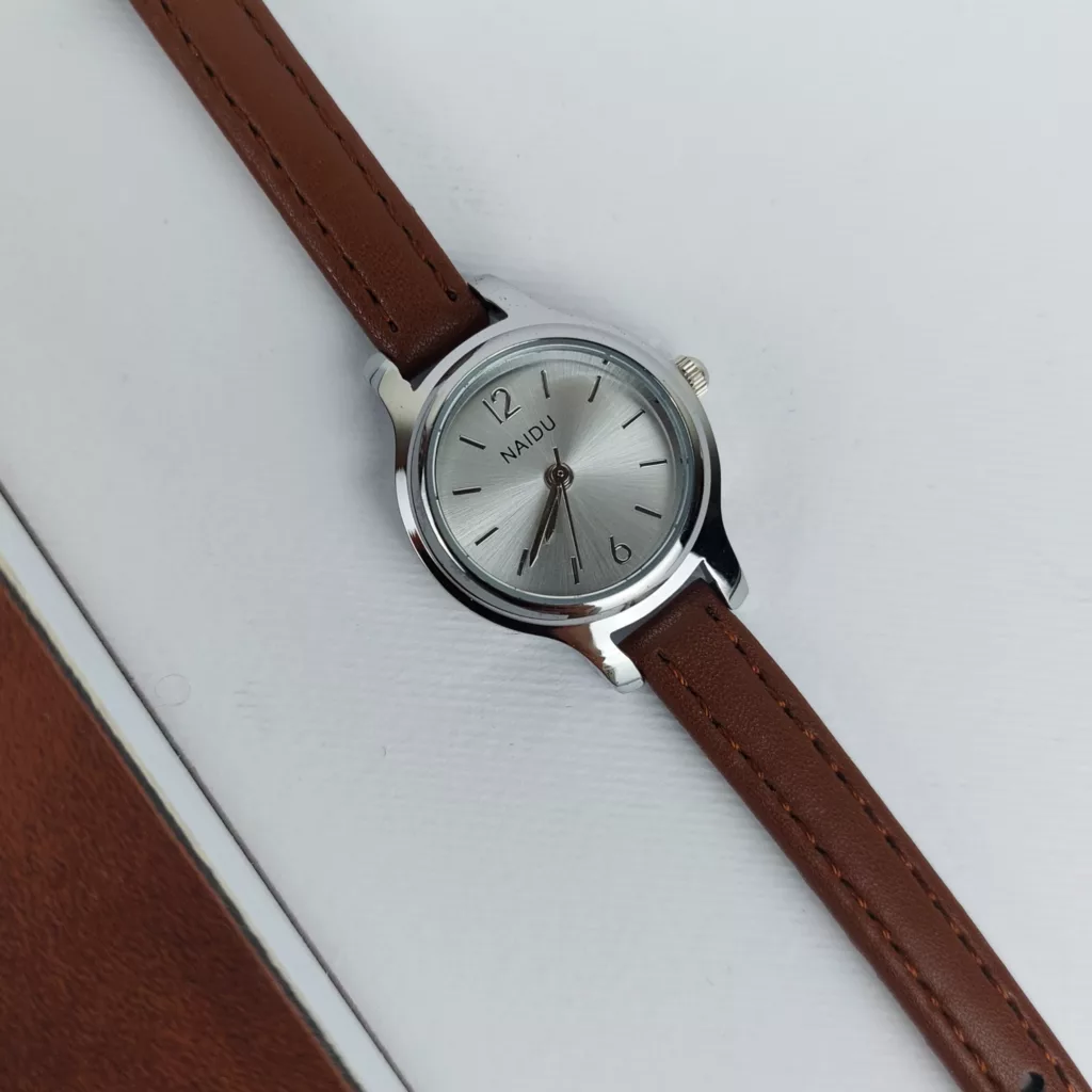ساعت مچی عقربه‌ای کوارتز زنانه مدل چرم کلاسیک صفحه گرد کد NAI-01