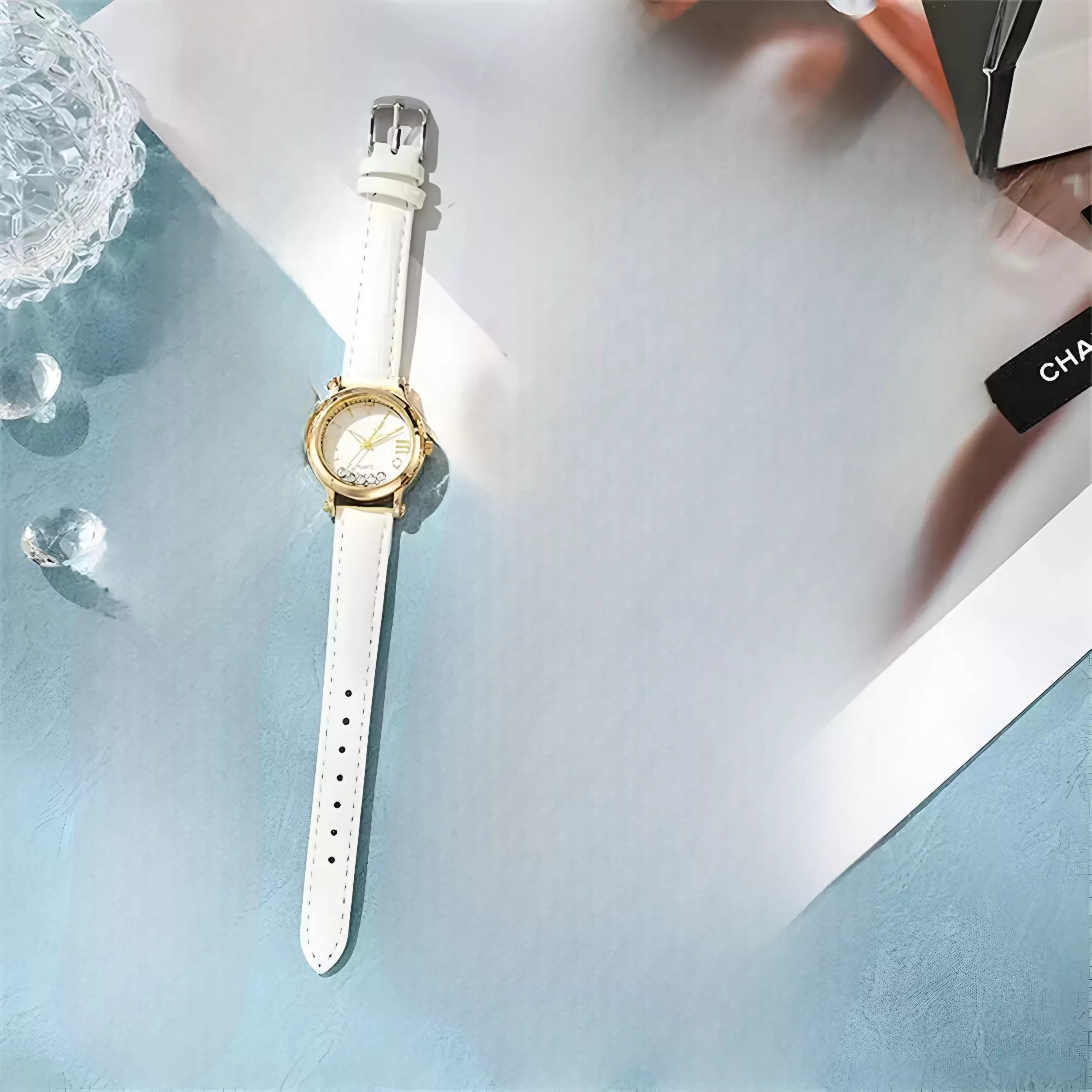 ساعت مچی عقربه ای زنانه مدل کوارتز کلاسیک بند چرم صفحه شنی کد ۱