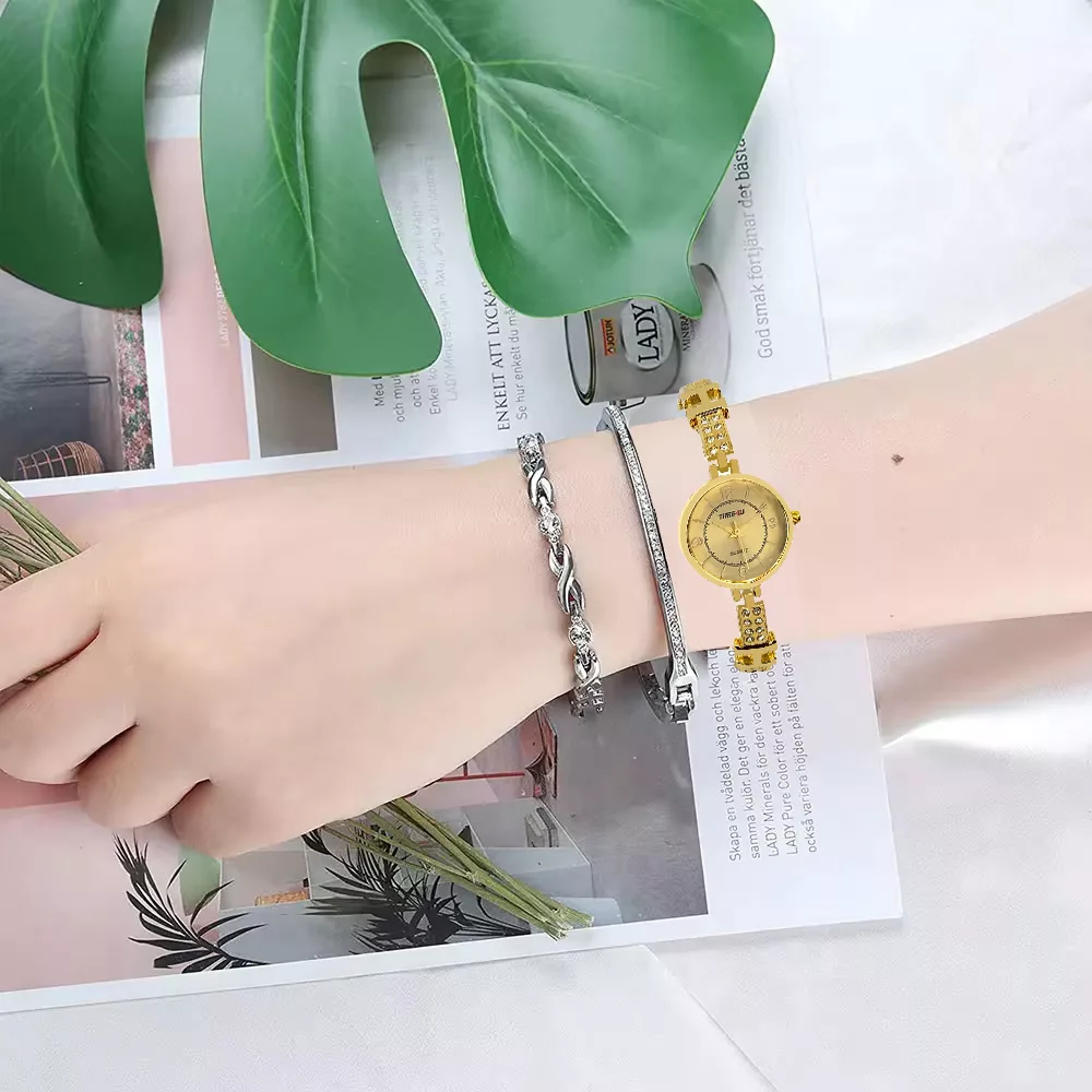 ساعت مچی عقربه ای زنانه مدل لوکس نگین دار کد HT4U1