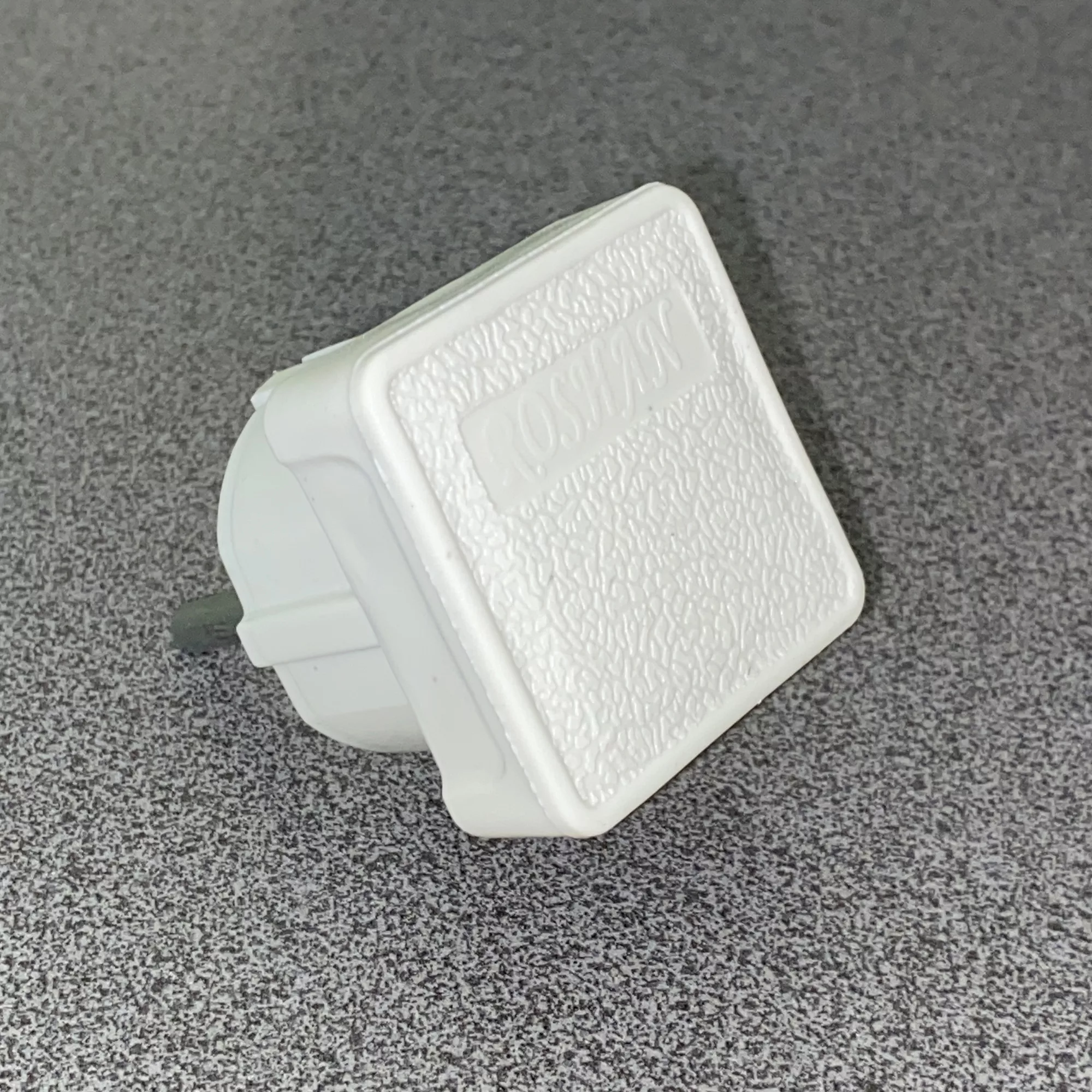 دوشاخه برق روشن الکتریک مدل مربع بسته 4 عددی