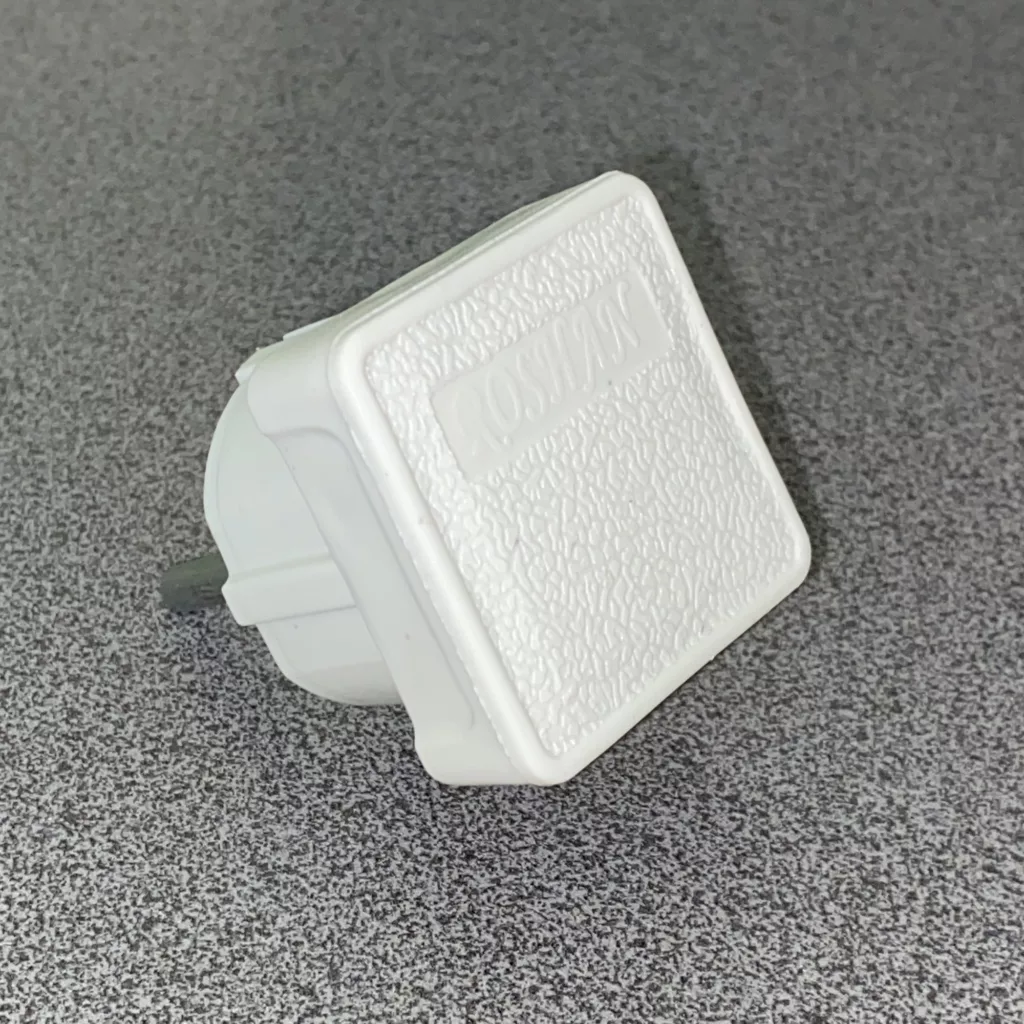 دوشاخه برق روشن الکتریک مدل مربع بسته 12 عددی