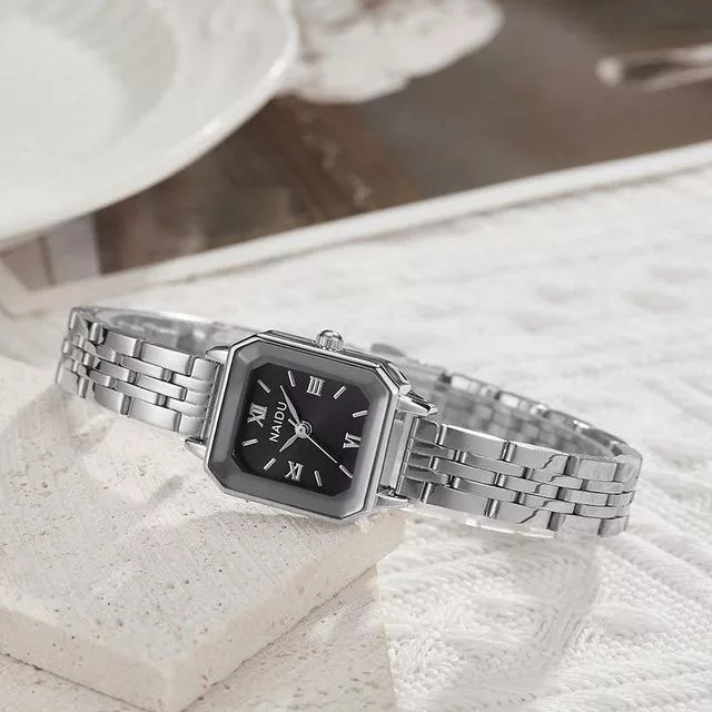 ساعت مچی عقربه ای زنانه مدل کلاسیک m