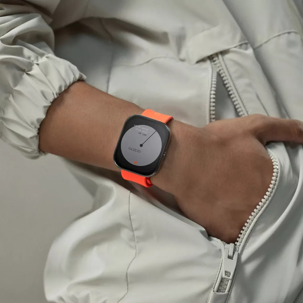 ساعت هوشمند ناتینگ مدل APY LIMITED PORO WATCH  دارای قابلیت های کنترل موسیقی، شمارنده ضربان قلب، گام شمار، قابلیت مکالمه از طریق بلوتوث، پشتیبانی از زبان فارسی، بند سیلیکون