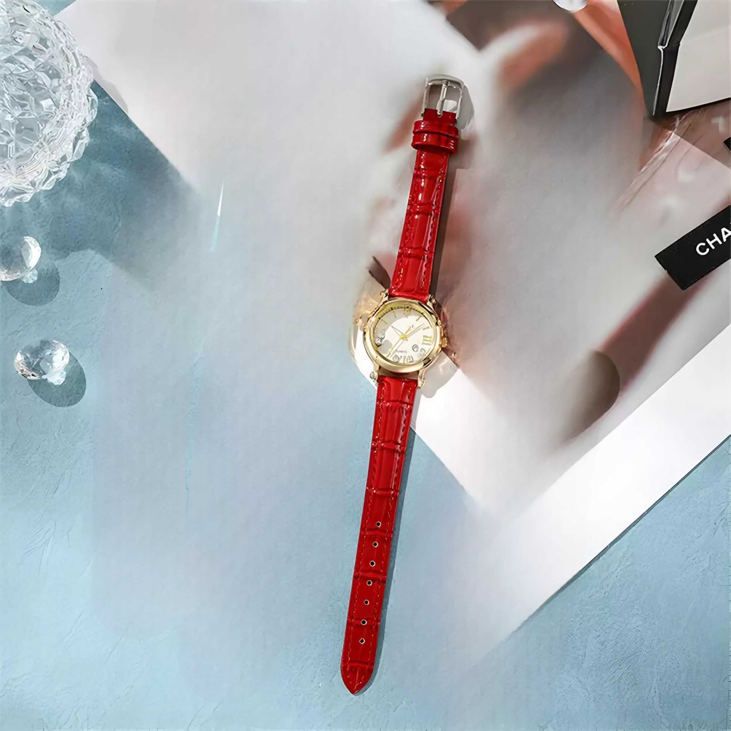 ساعت مچی عقربه ای زنانه مدل کوارتز کلاسیک بند چرم صفحه شنی کد ۲