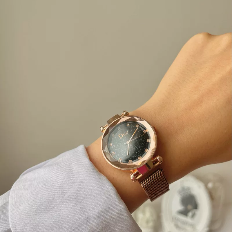 ساعت مچی عقربه ای زنانه مدل مگنتی