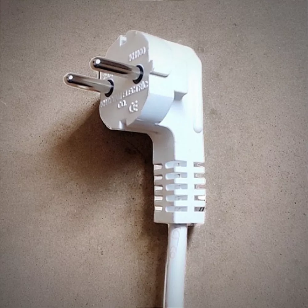 محافظ ولتاژ خیام الکتریک مدل چهارپریز