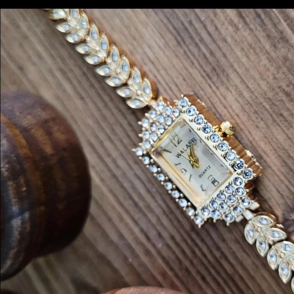 ساعت مچی عقربه ای زنانه والار مدل گندمی01