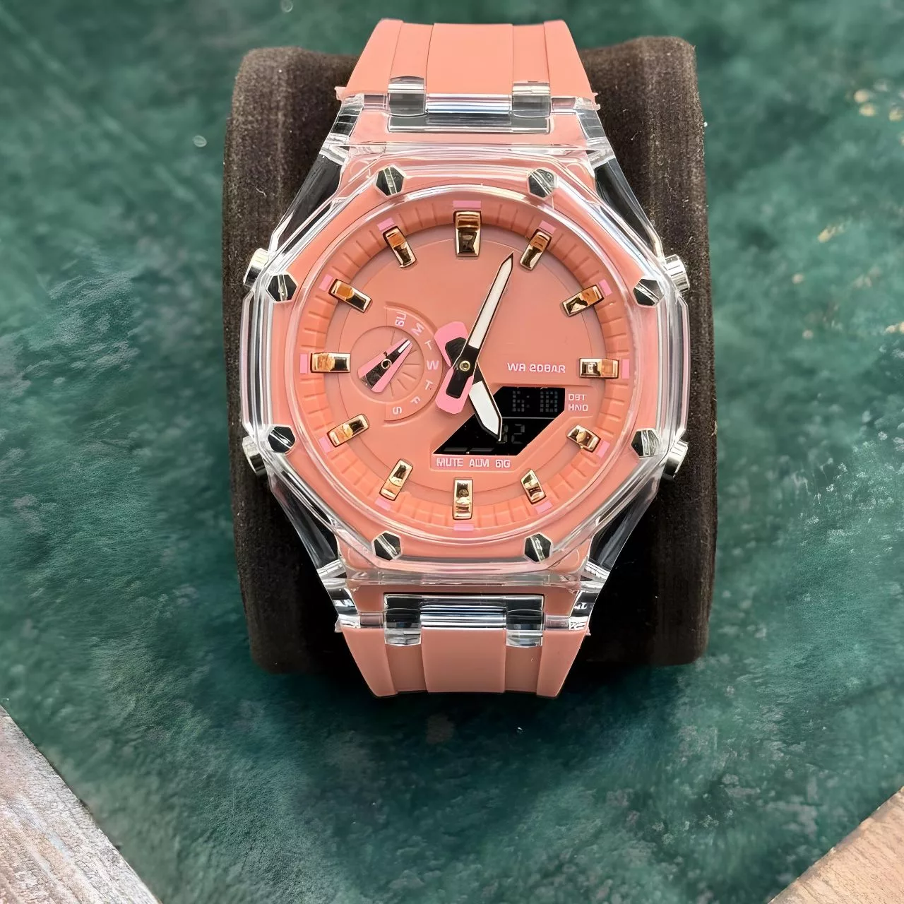 ساعت مچی عقربه ای مدل دو زمانه پمپی قاب شفاف کد golb