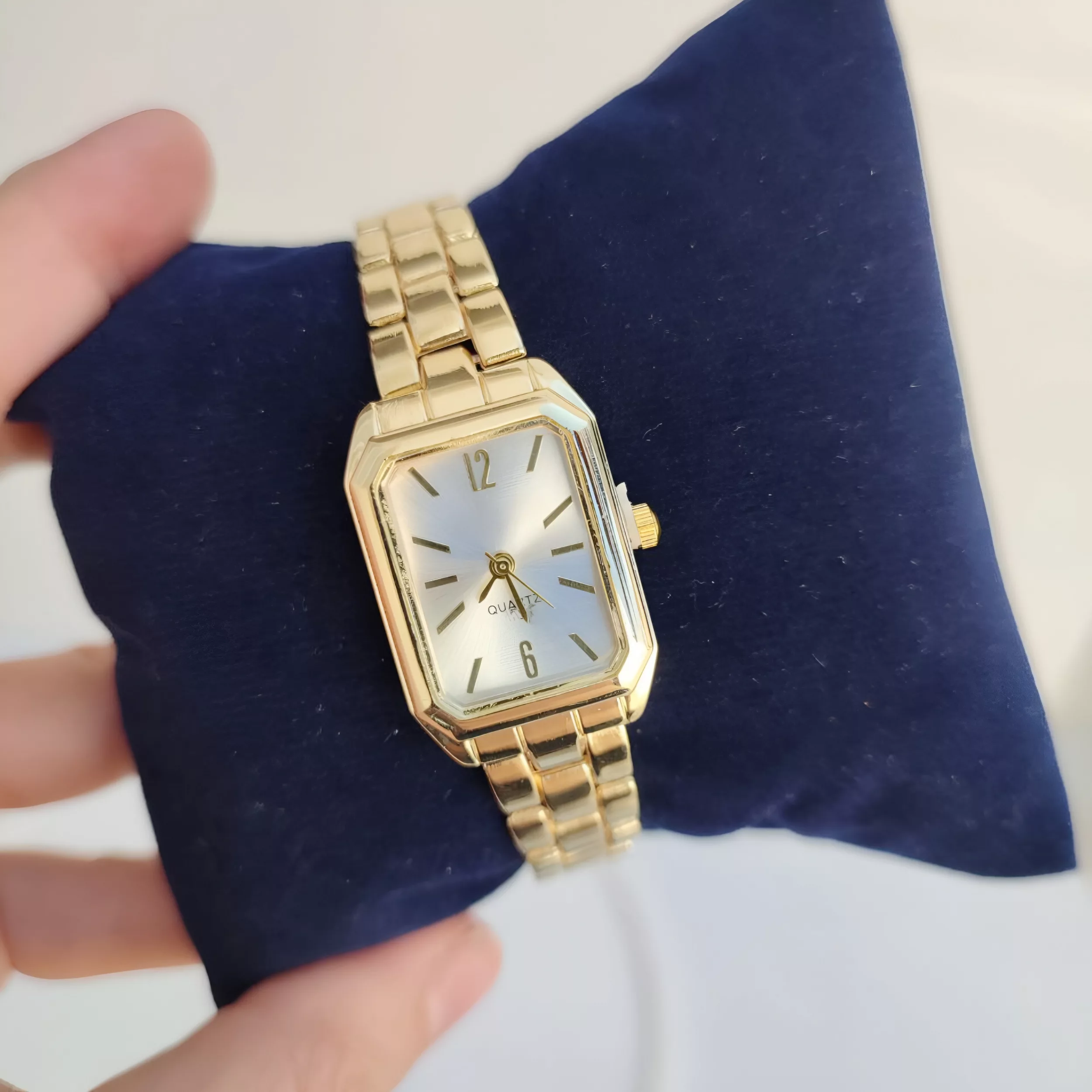 ساعت مچی عقربه‌ای کوارتز زنانه مدل کلاسیک لوکس قفل دستبندی کد ۱