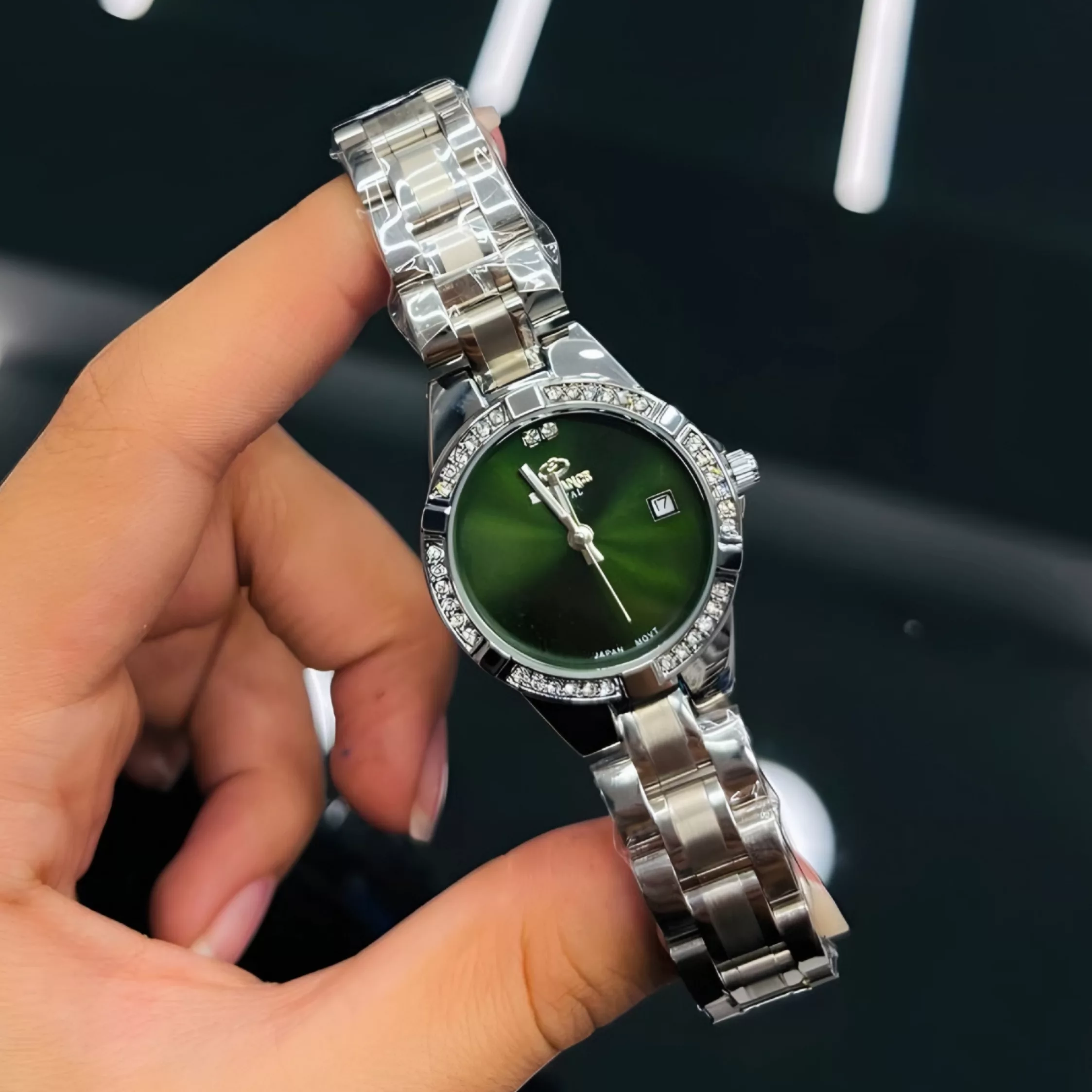 ساعت مچی عقربه‌ای کوارتز زنانه الگانس مدل لوکس بند استیل قاب دور نگین کد E2