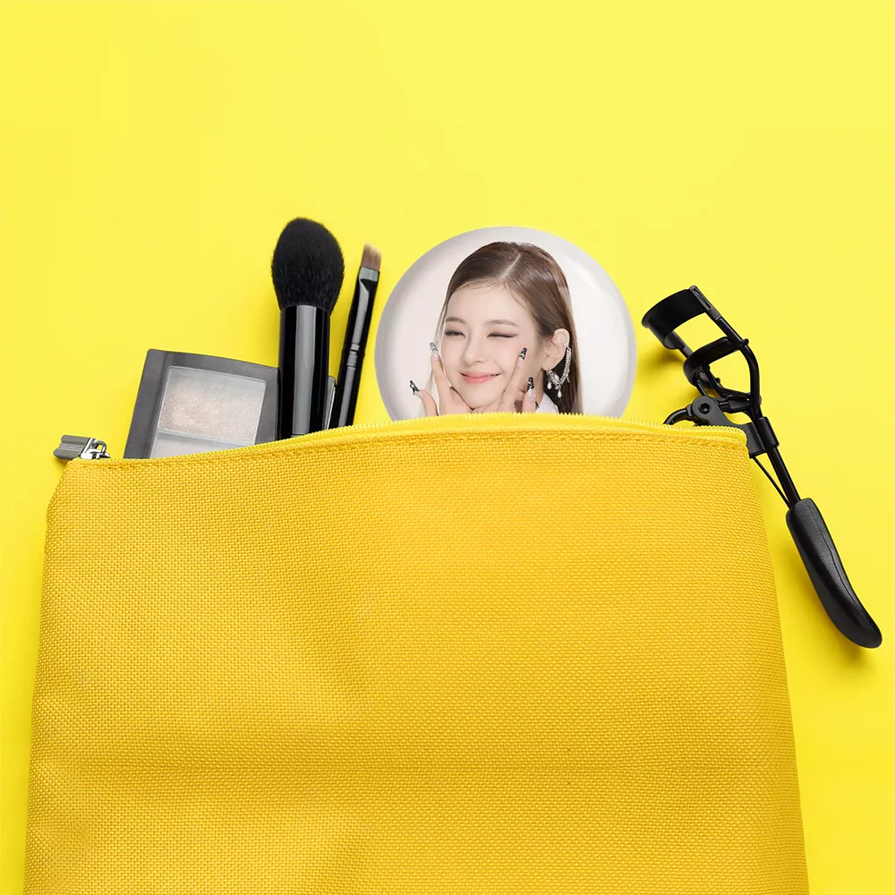 آینه جیبی خندالو مدل لیا گروه ایتزی ITZY  کد 20195