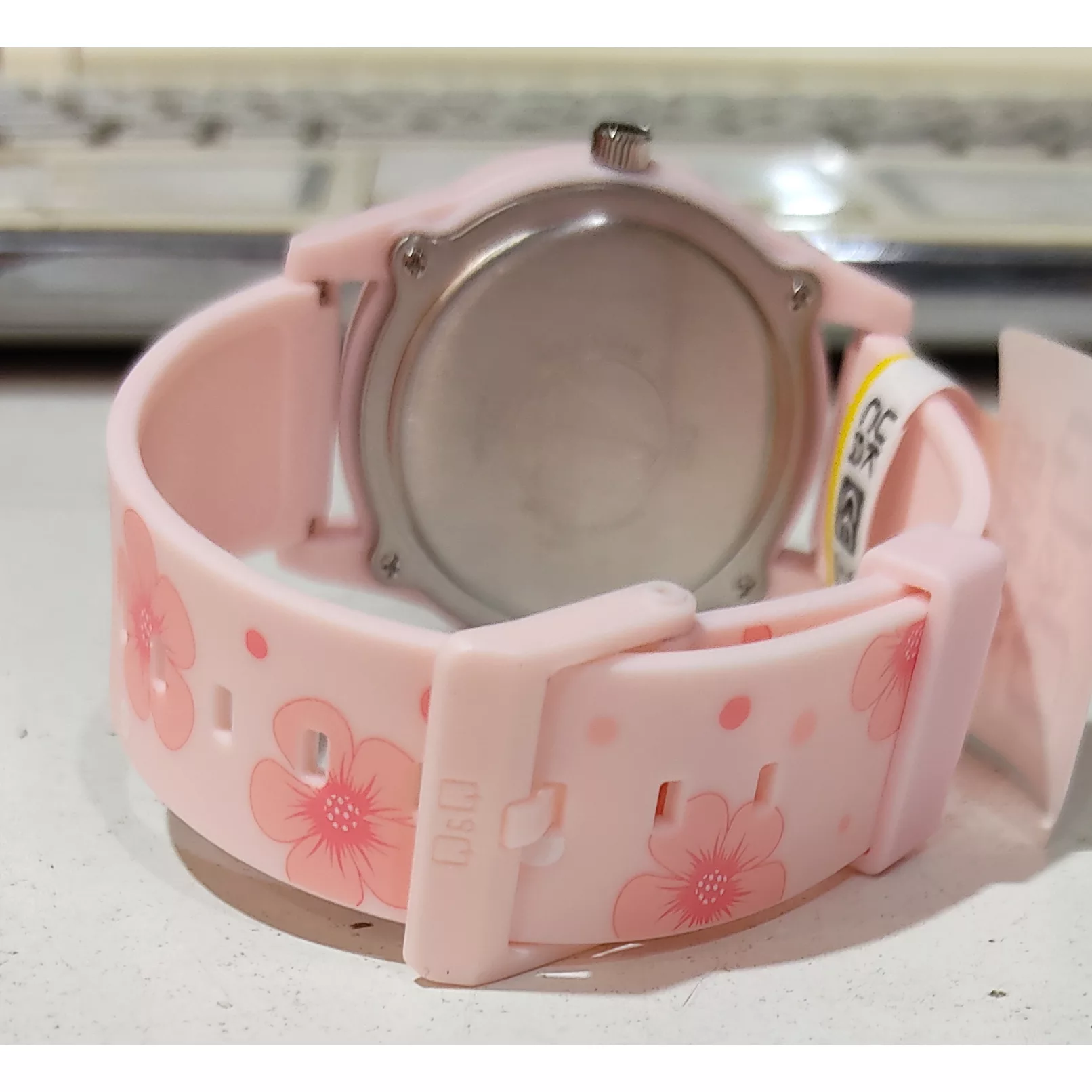 ساعت مچی عقربه ای زنانه کیو اند کیو مدل V08A-004VY