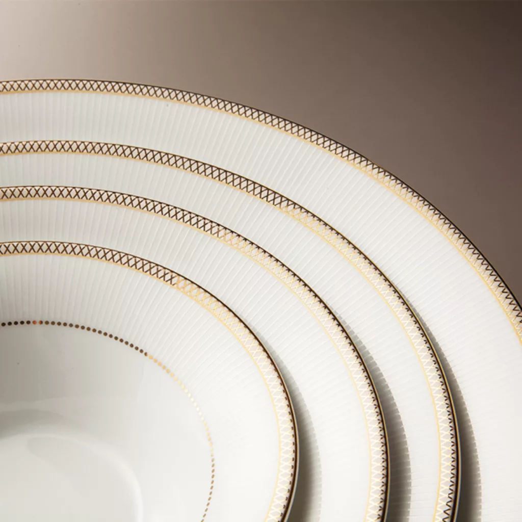 سرویس غذاخوری 35 پارچه چینی زرین ایران سری شهرزاد مدل سپینود درجه یک